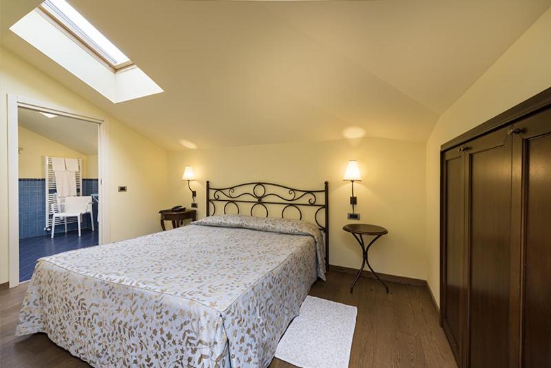 Standard Double or Twin Room - Attic - Photo 3