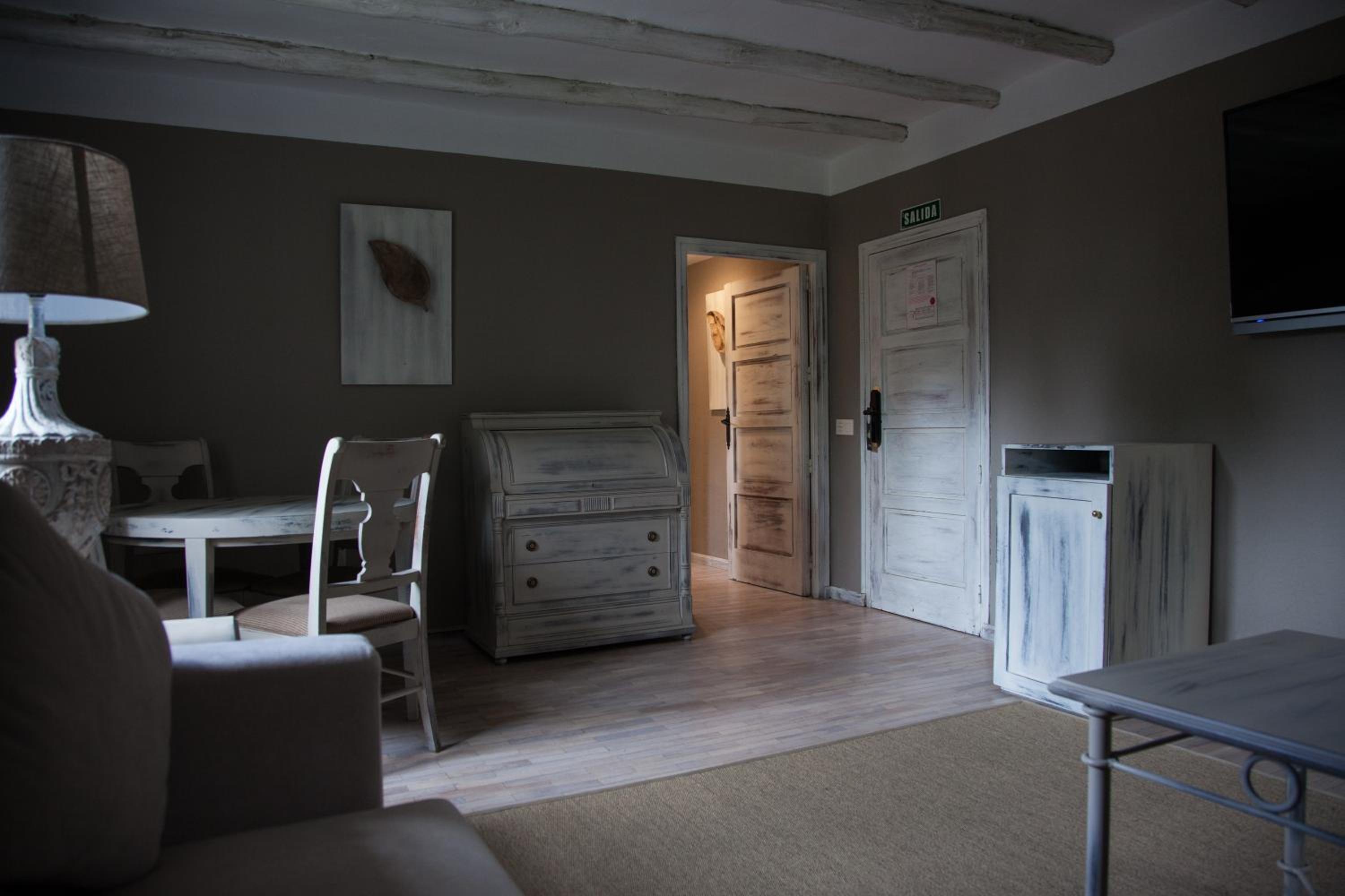 Standard Suite - Photo 2