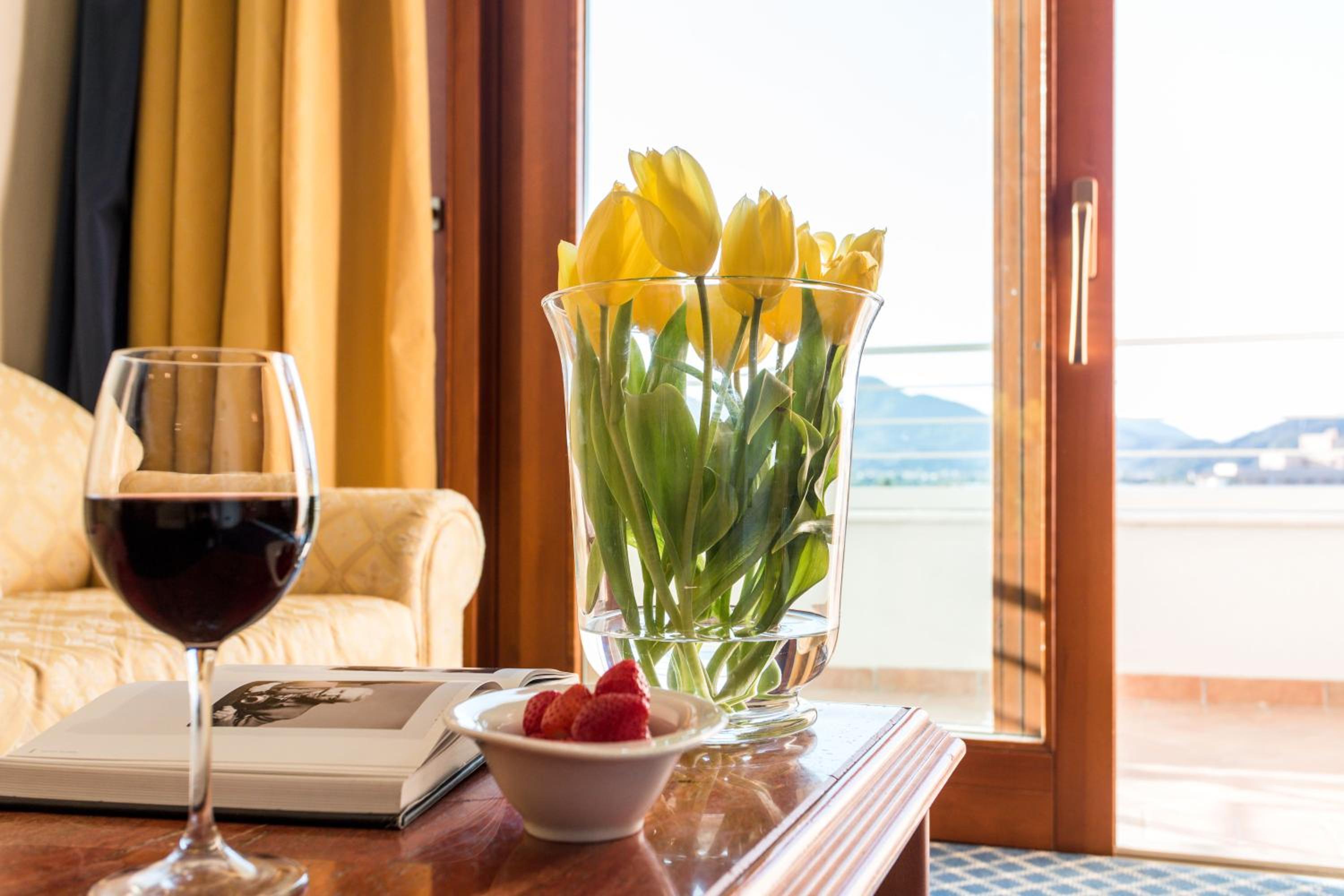 Junior Suite with Balcony and Pool Access (2 Adults) - Photo 5