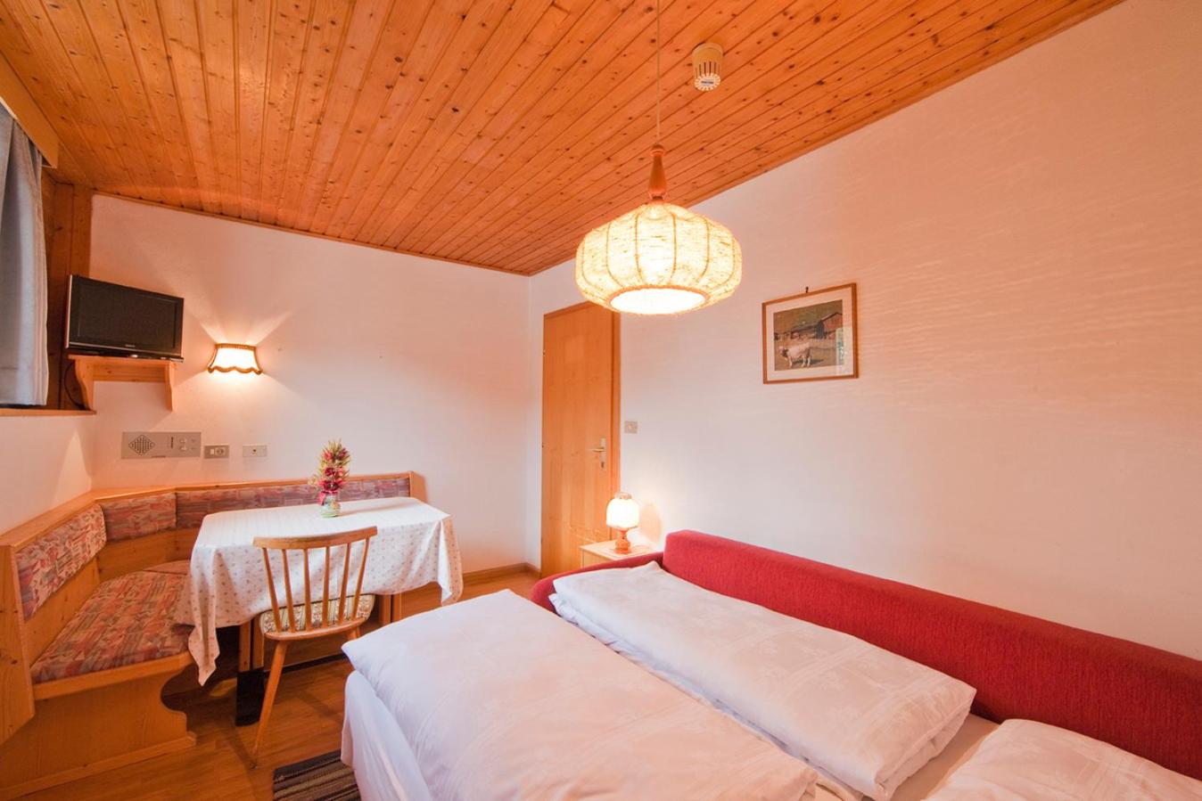 One-Bedroom Apartment - Photo 3