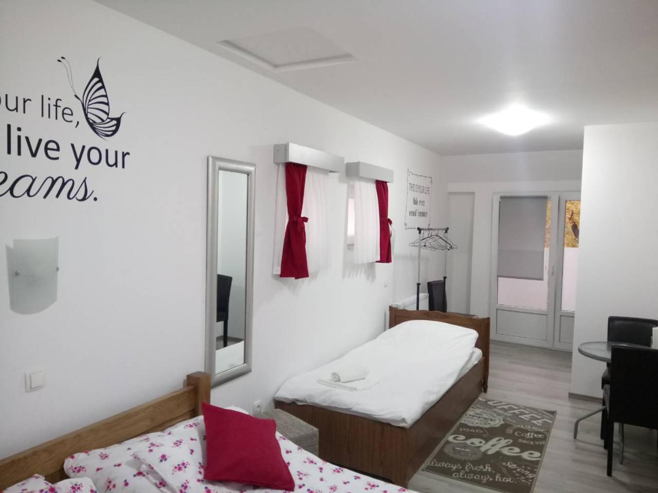 Deluxe Triple Room with Balcony photo 2