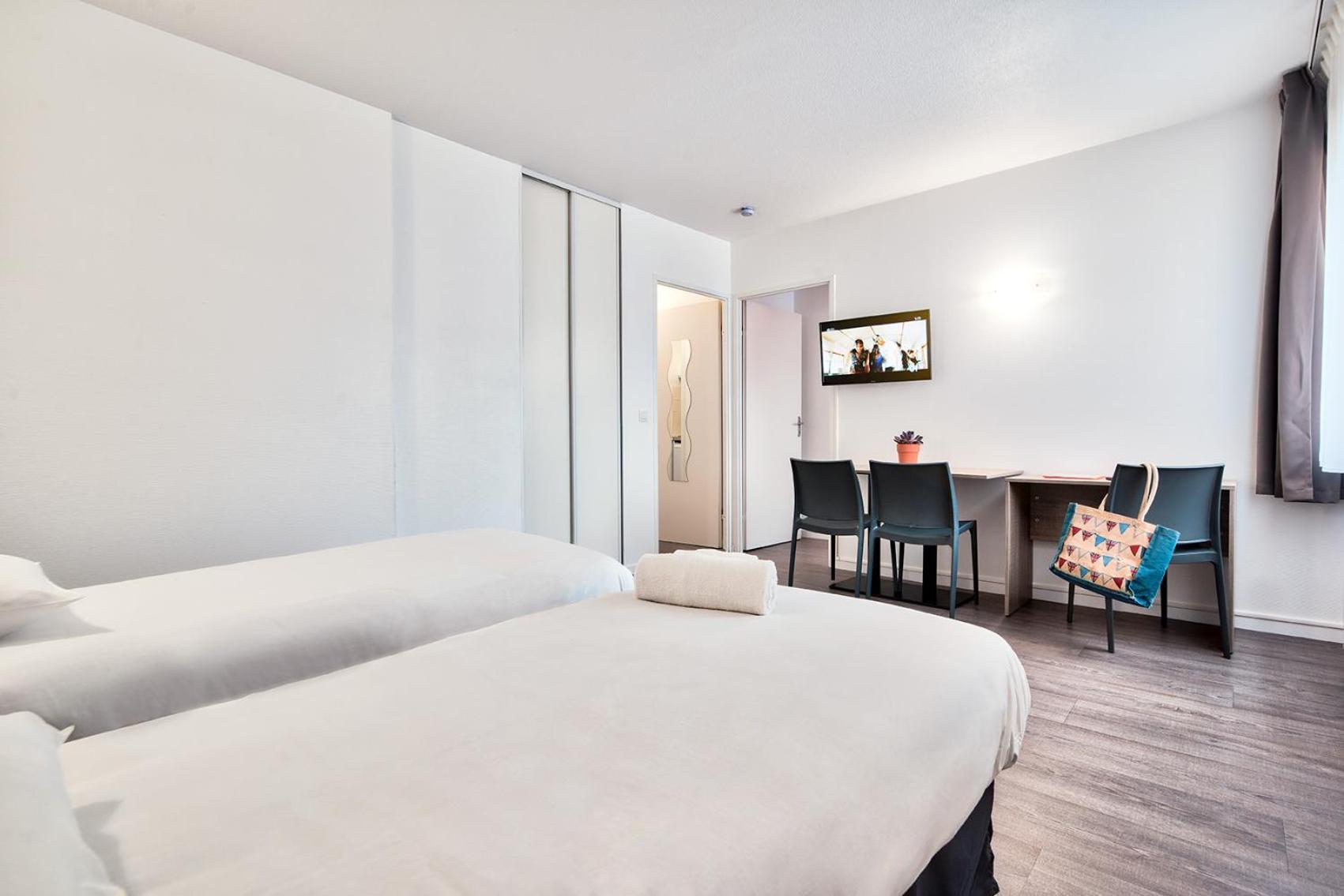 One Bedroom Superior Apartment - Photo 3
