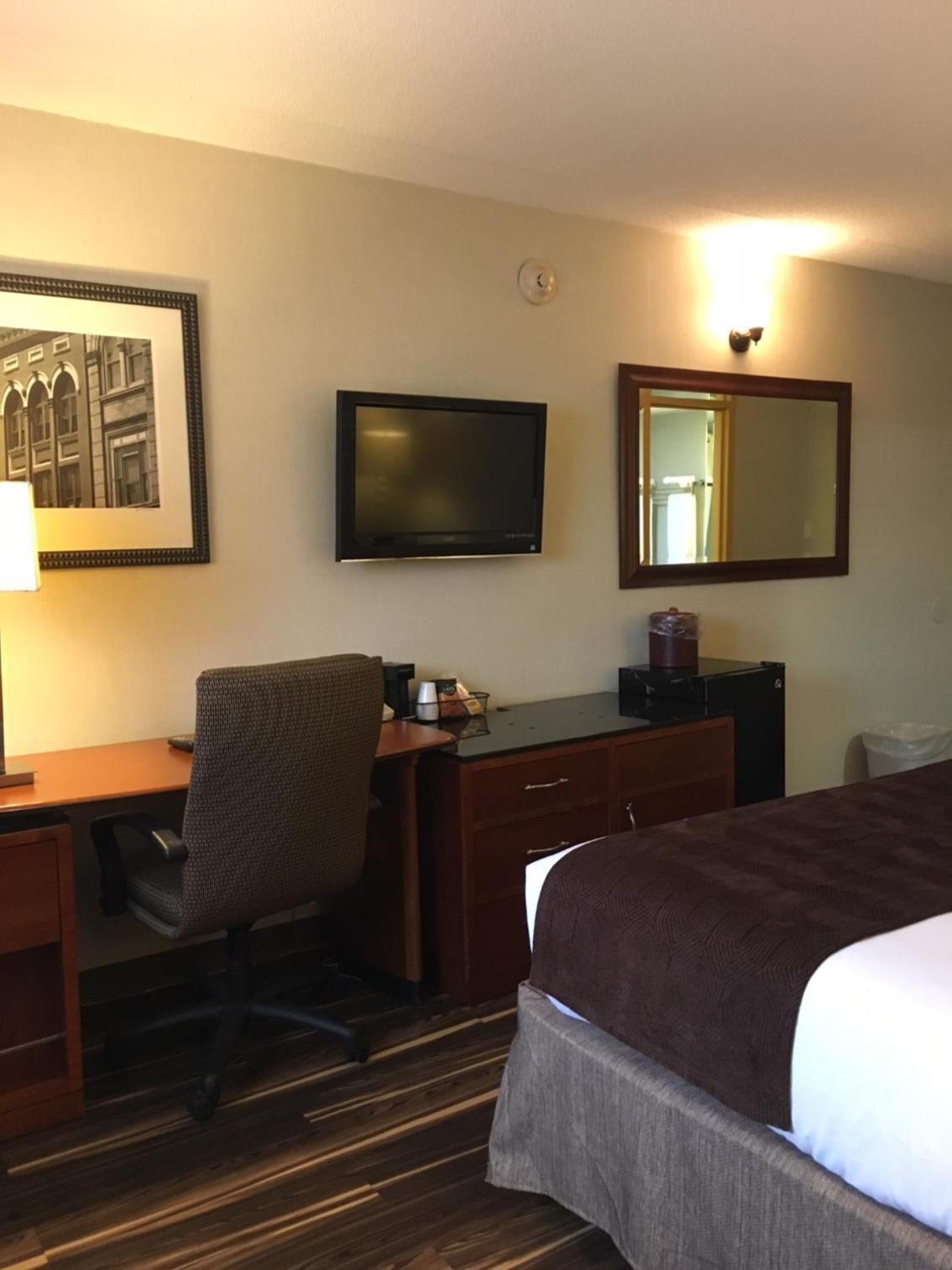 King Room - Non-Smoking photo 3