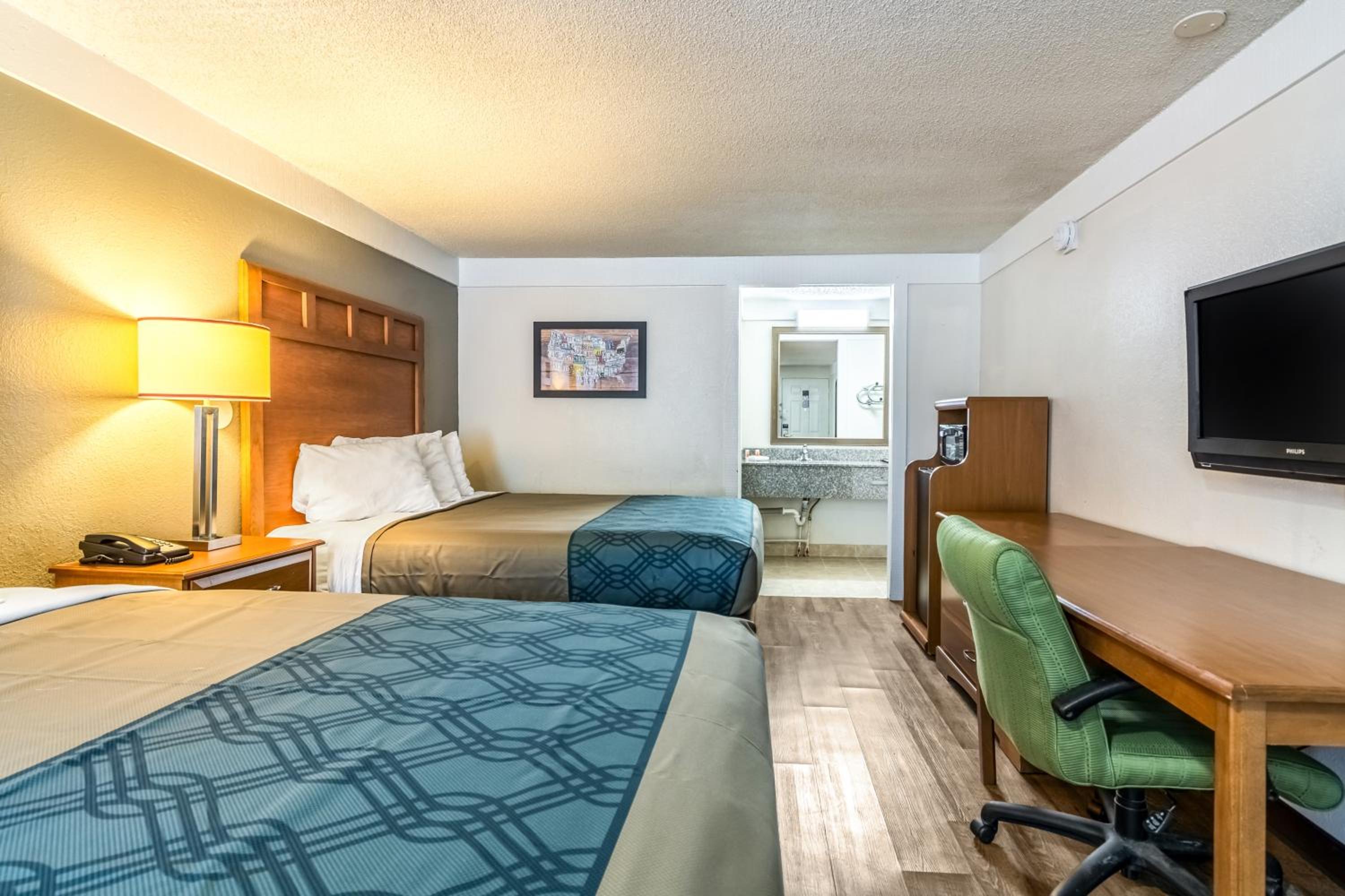 Double Room with Two Double Beds - Smoking - Photo 2