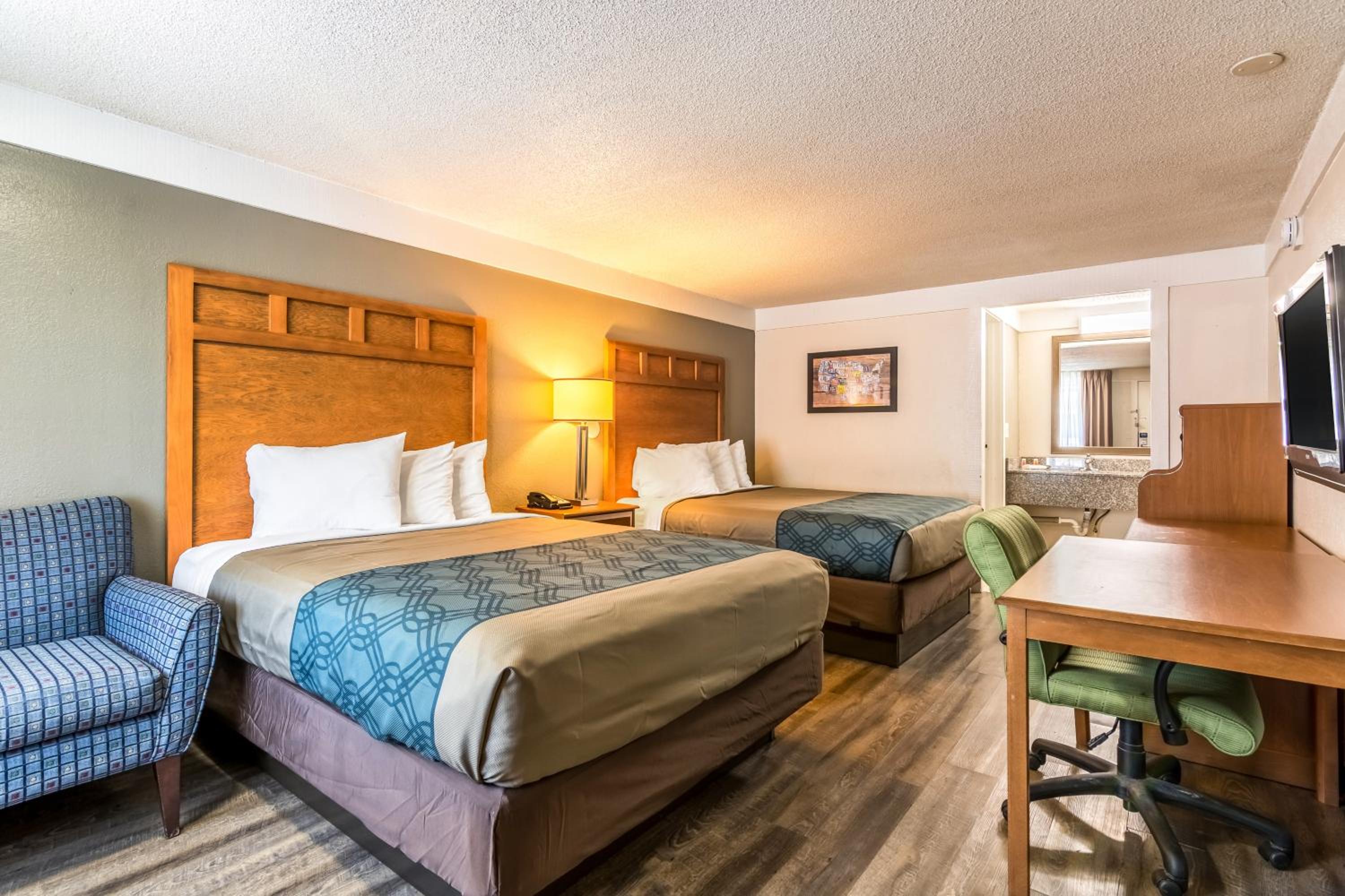 Double Room with Two Double Beds - Smoking - Photo 4