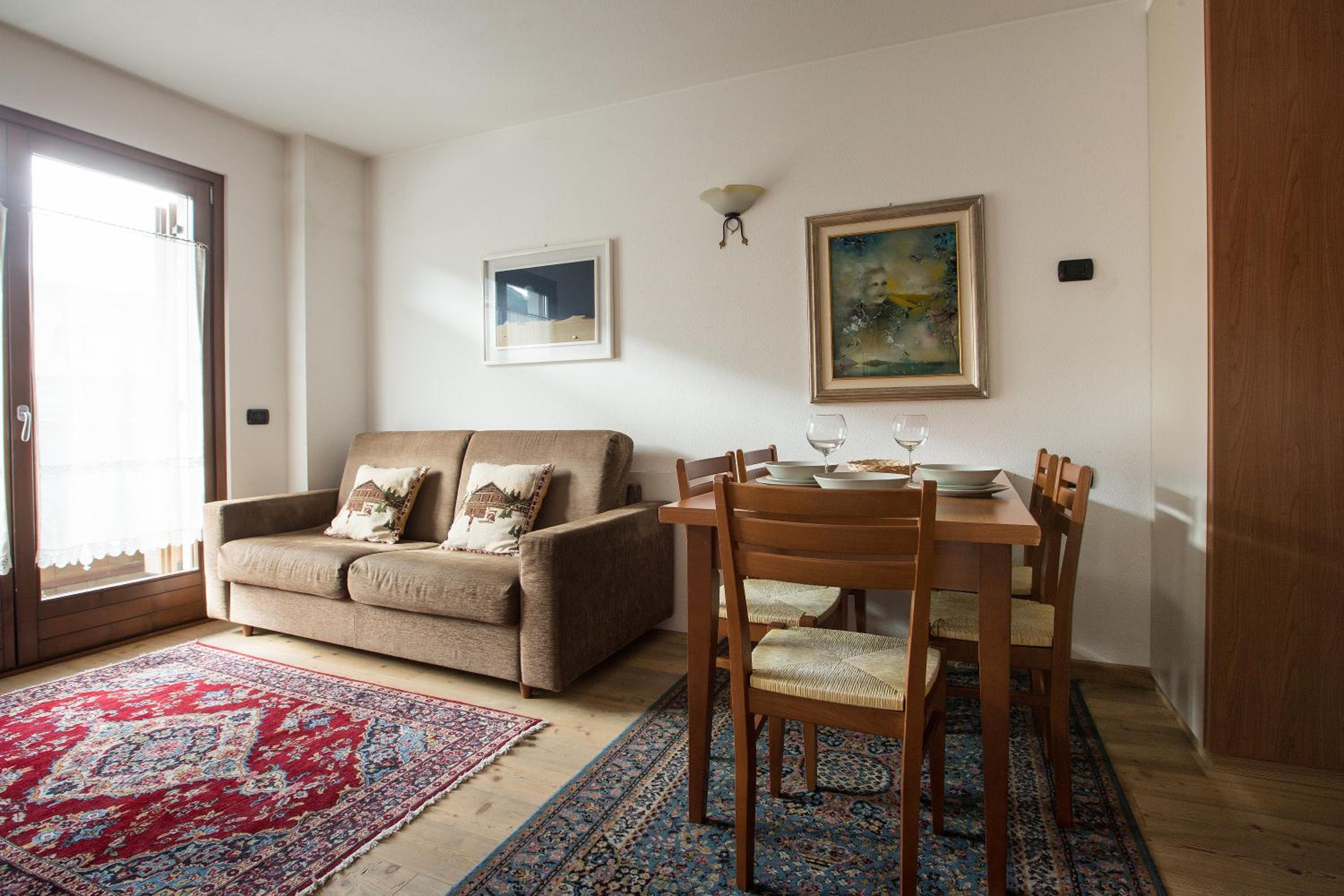 One-Bedroom Apartment photo 1