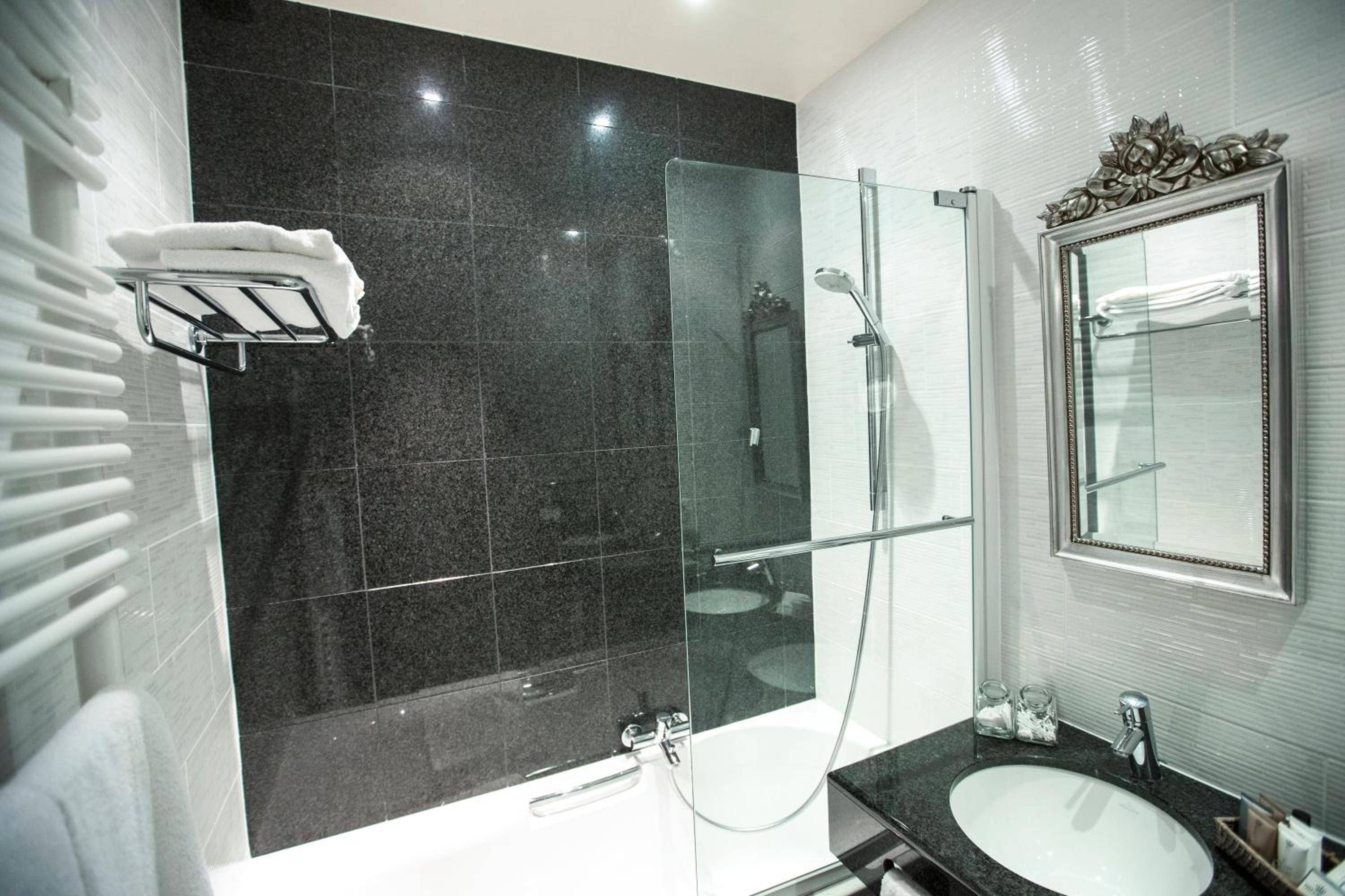 Junior Suite with Canal View - Photo 2