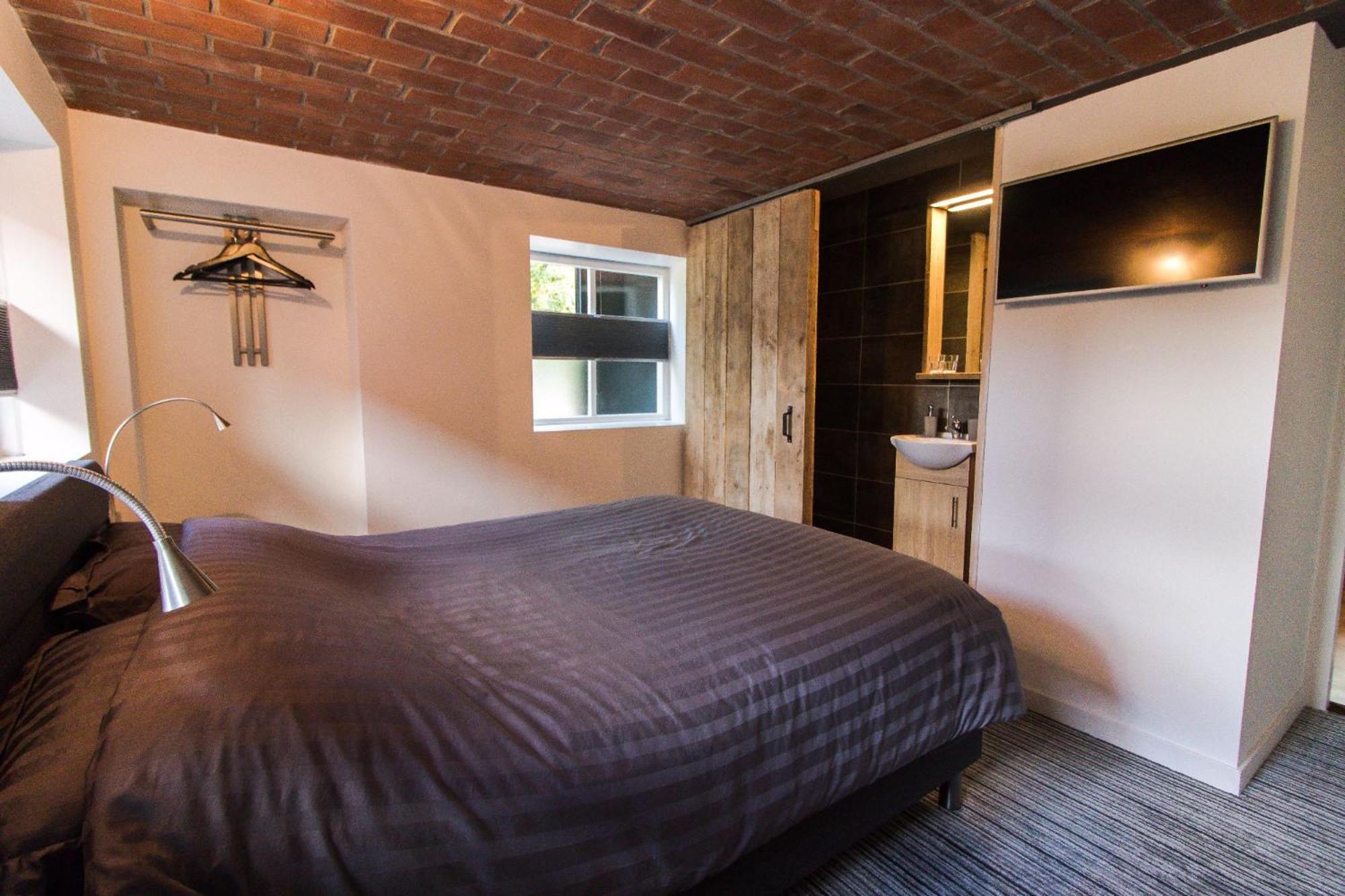Double Room with Private Bathroom photo 1