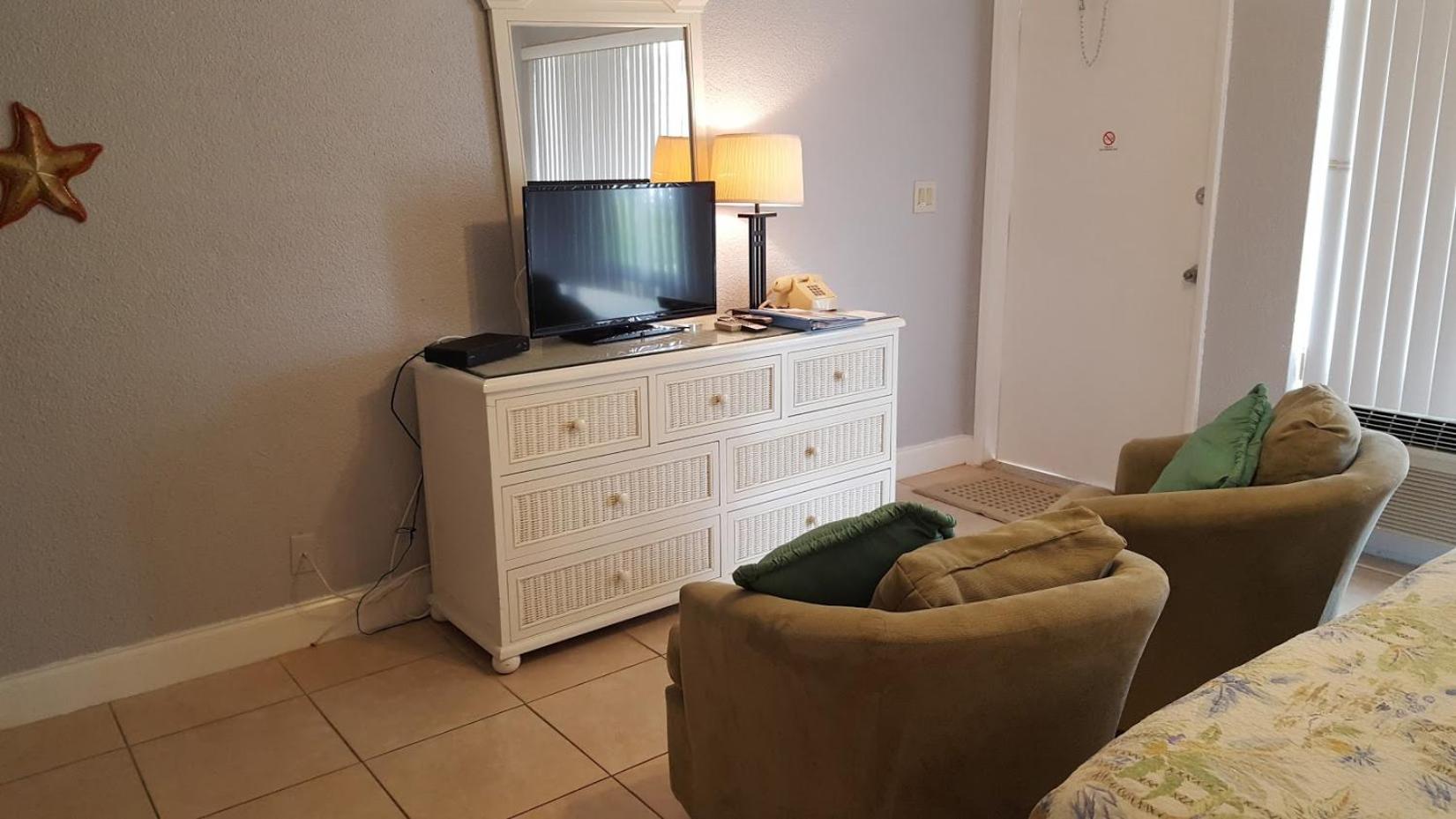 Hotel Room 107 photo 2