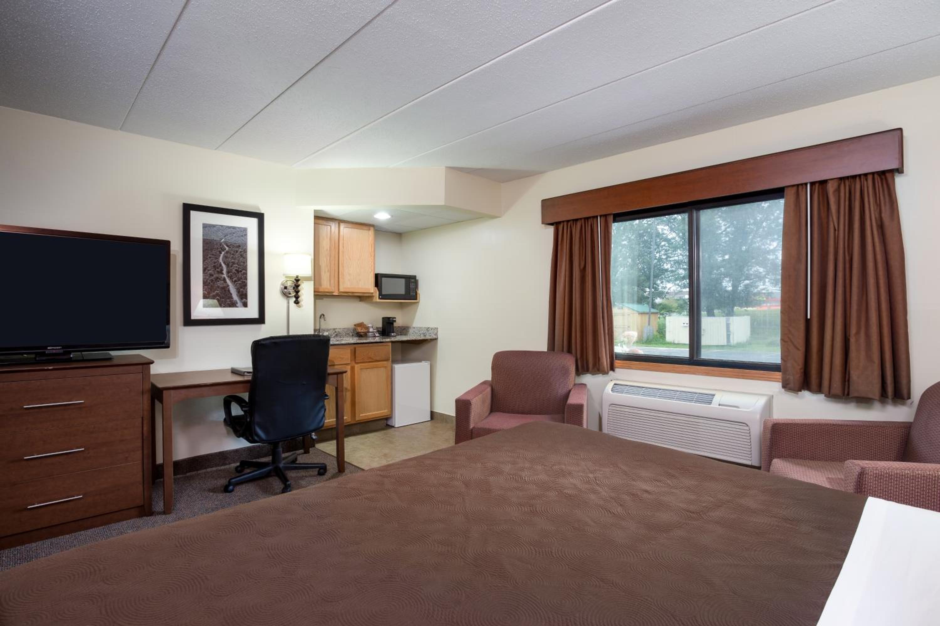 Deluxe King Room - Non-Smoking - Photo 1
