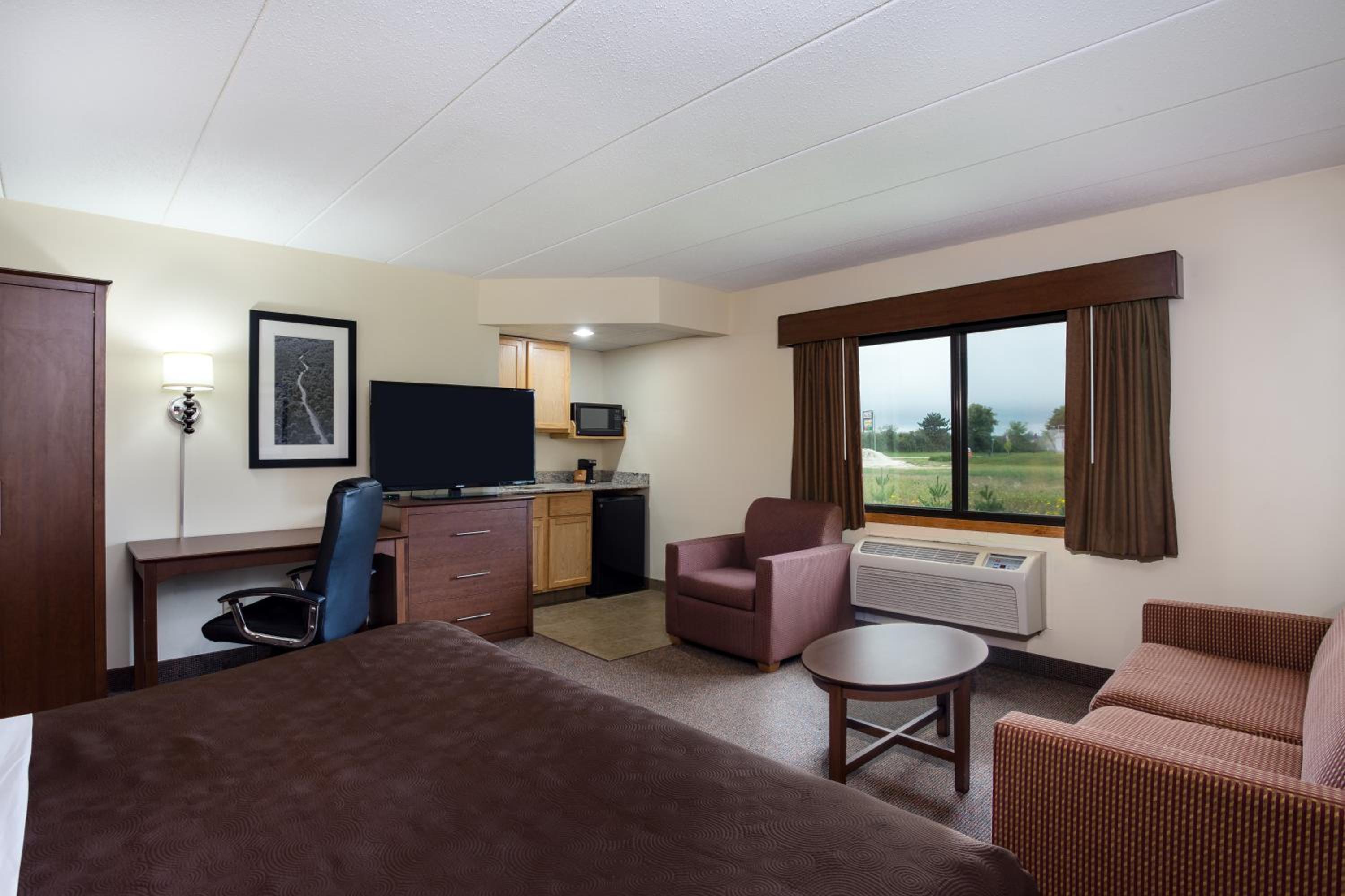 Deluxe King Room - Non-Smoking - Photo 5