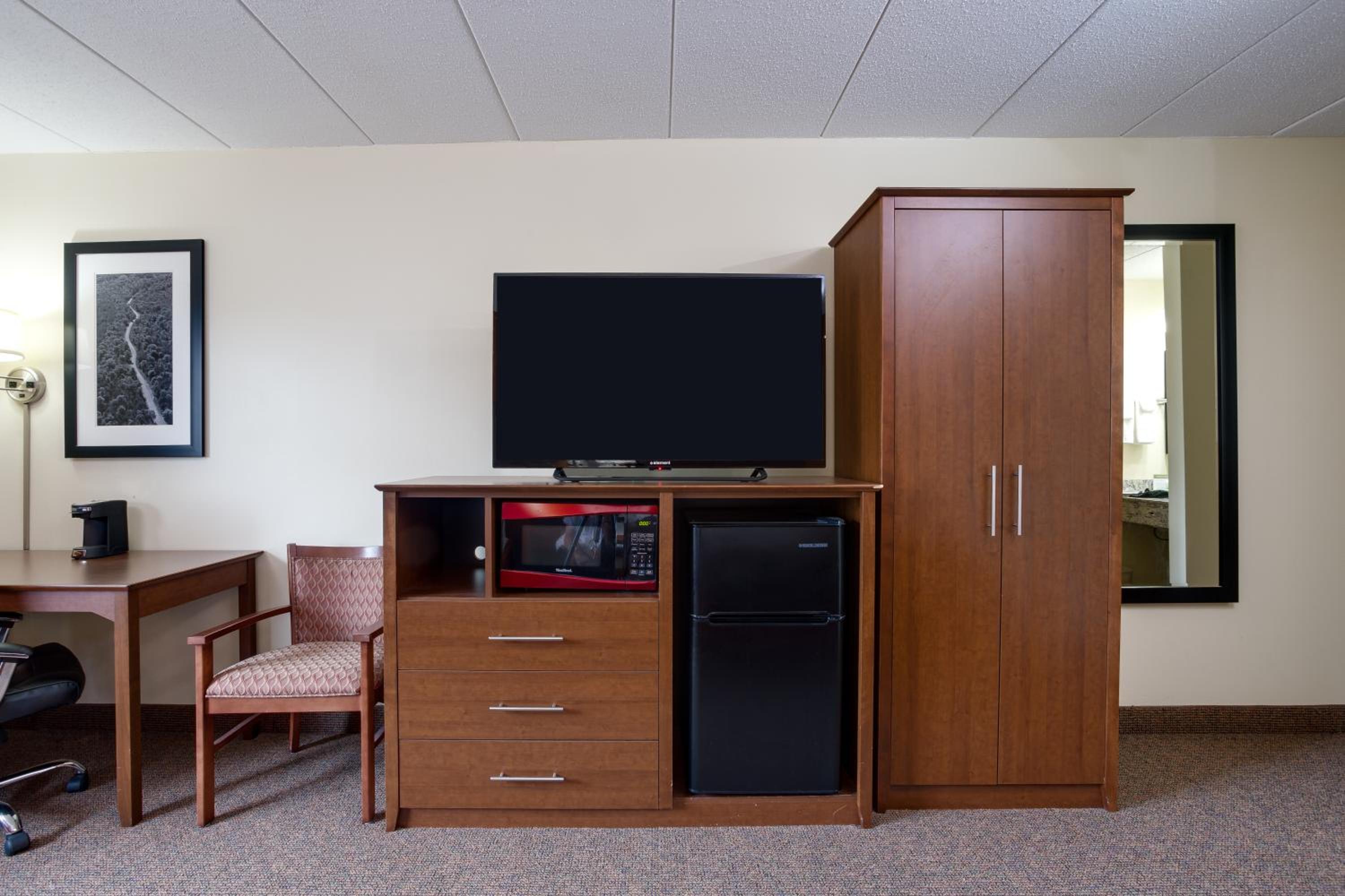King Room - Non-Smoking - Photo 5