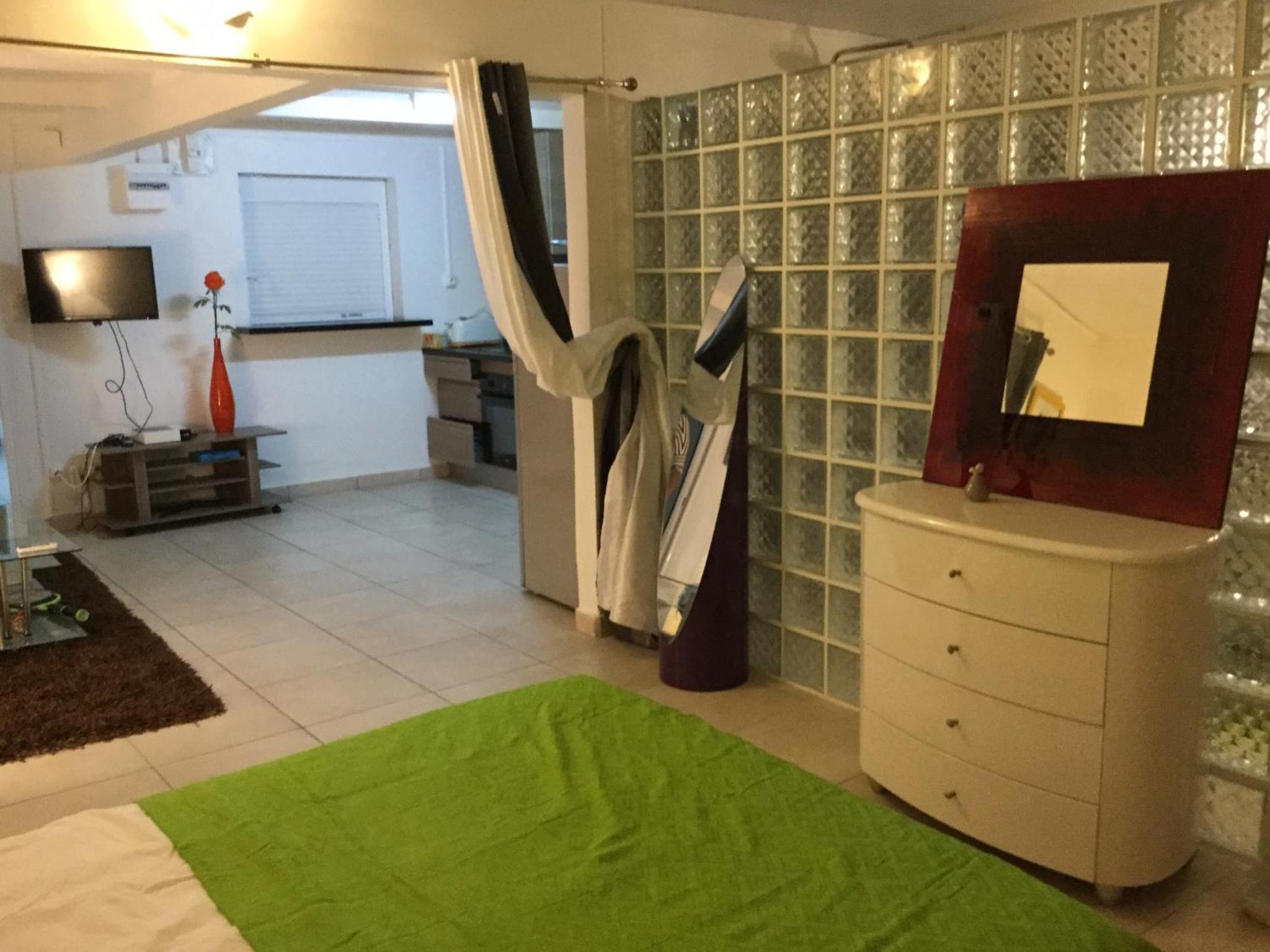 One-Bedroom House photo 1