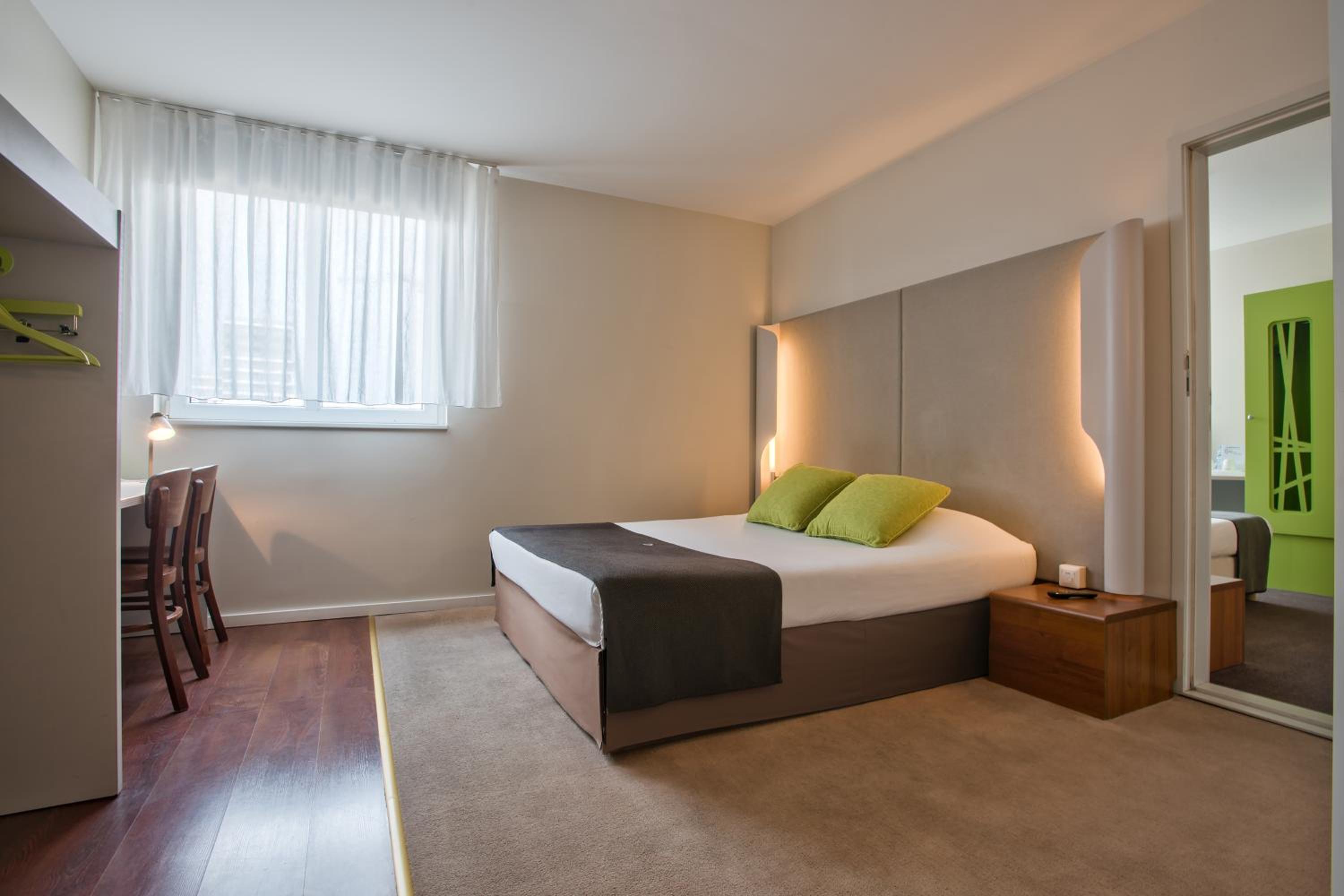Standard Room - 1 Queen Bed - Photo 4