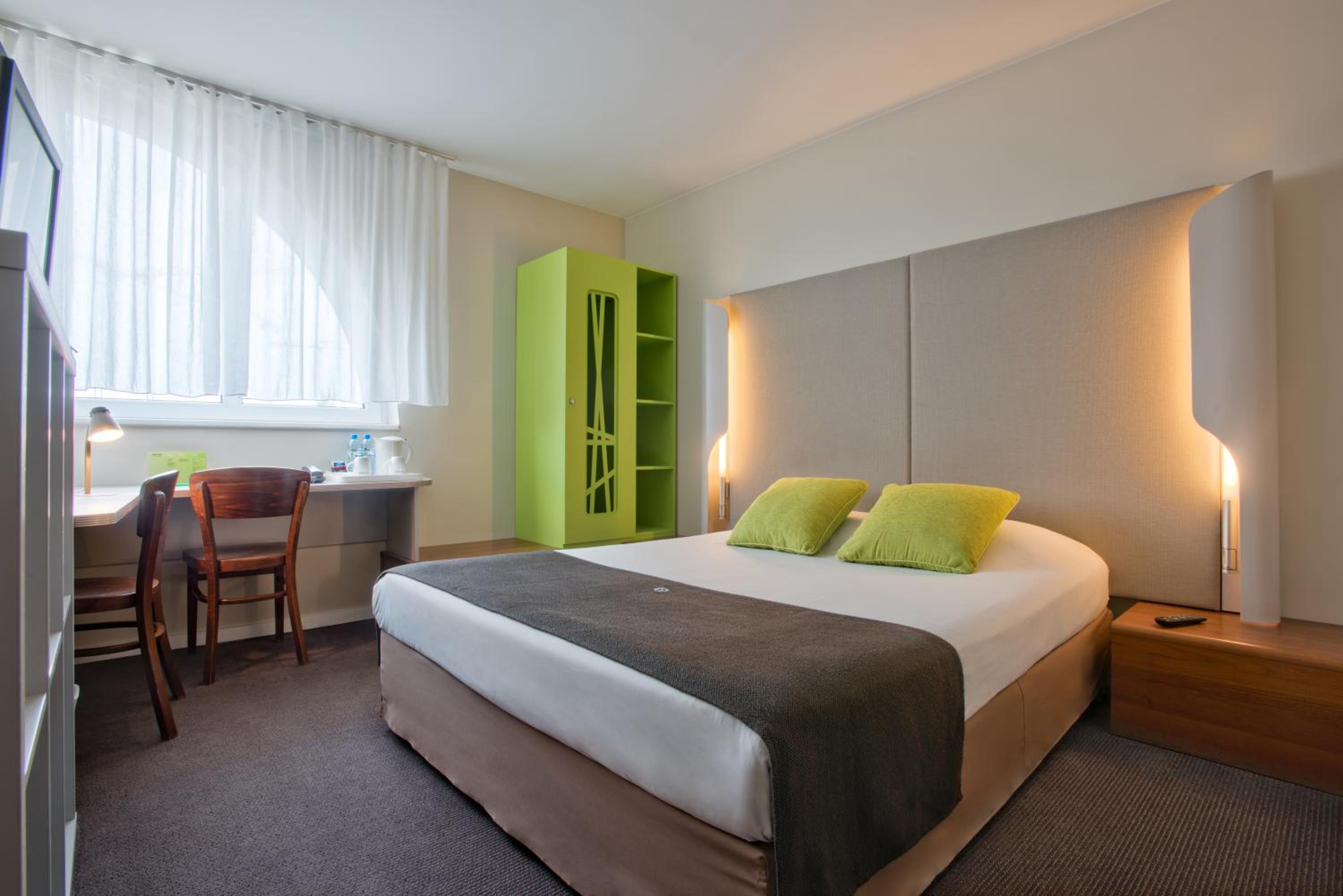 Standard Room - 1 Queen Bed - Photo 1