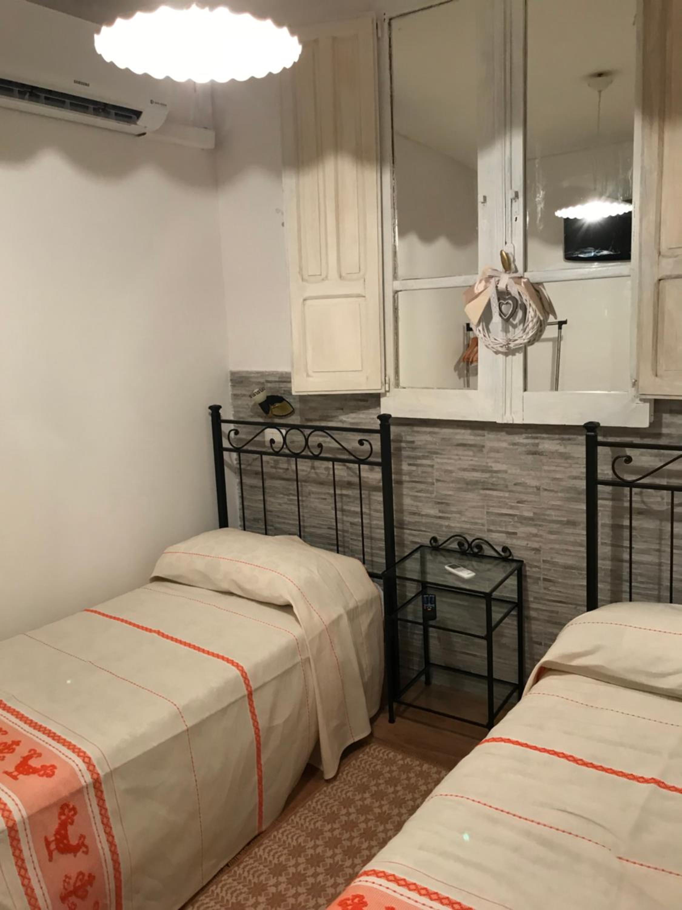 Double or Twin Room with Shared Bathroom photo 1