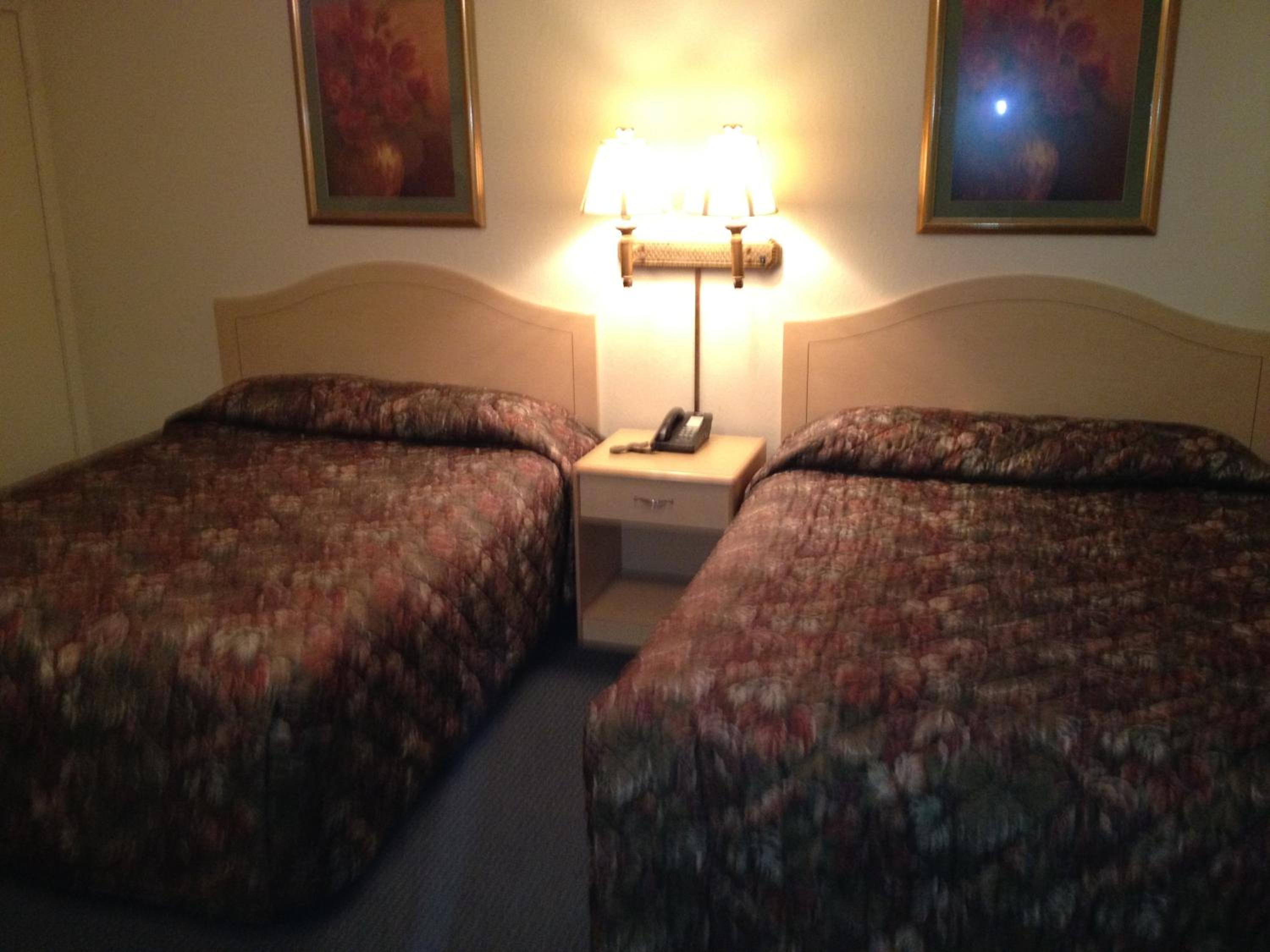 Queen Room with Two Queen Beds photo 2