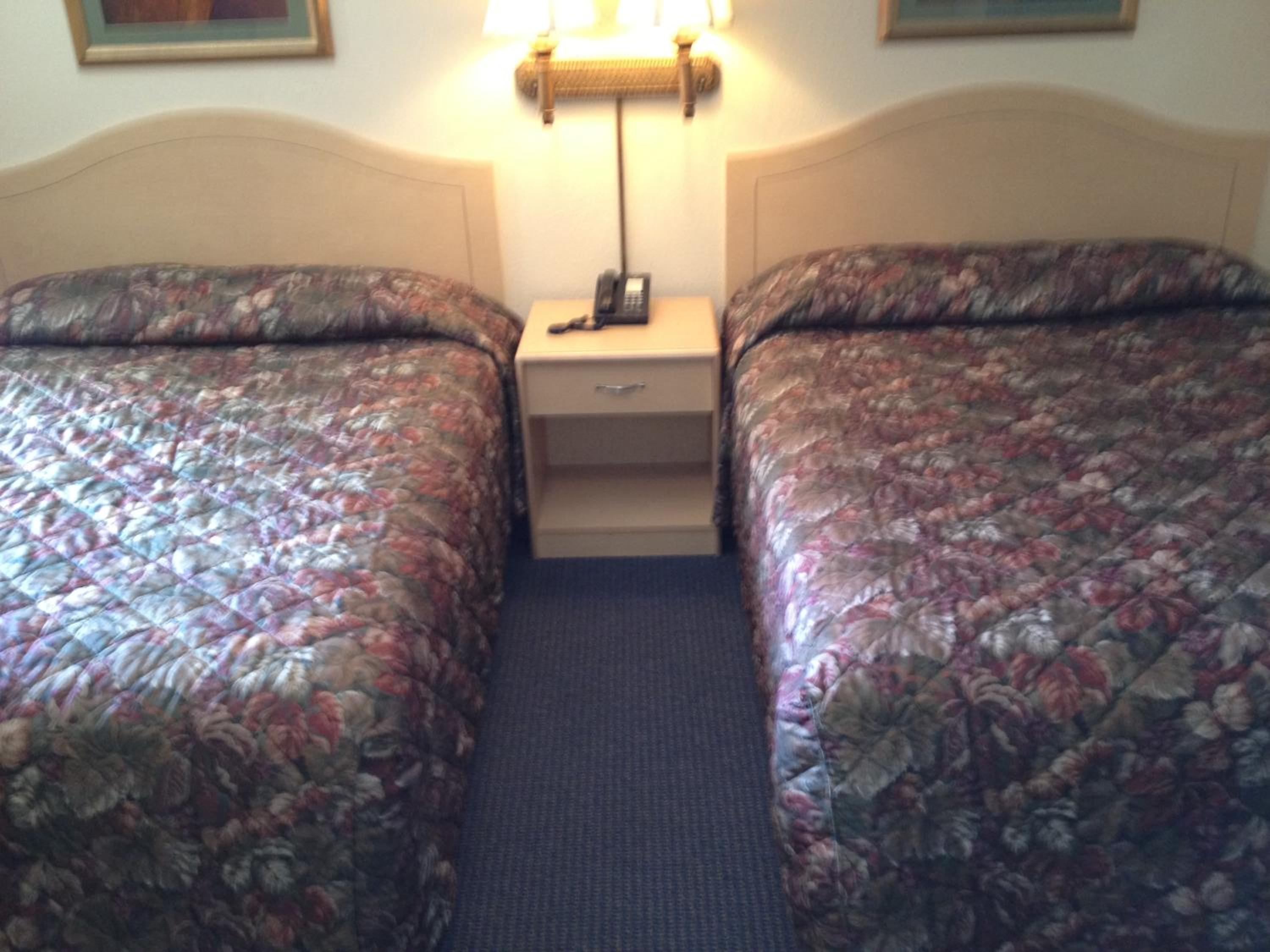 Queen Room with Two Queen Beds photo 1