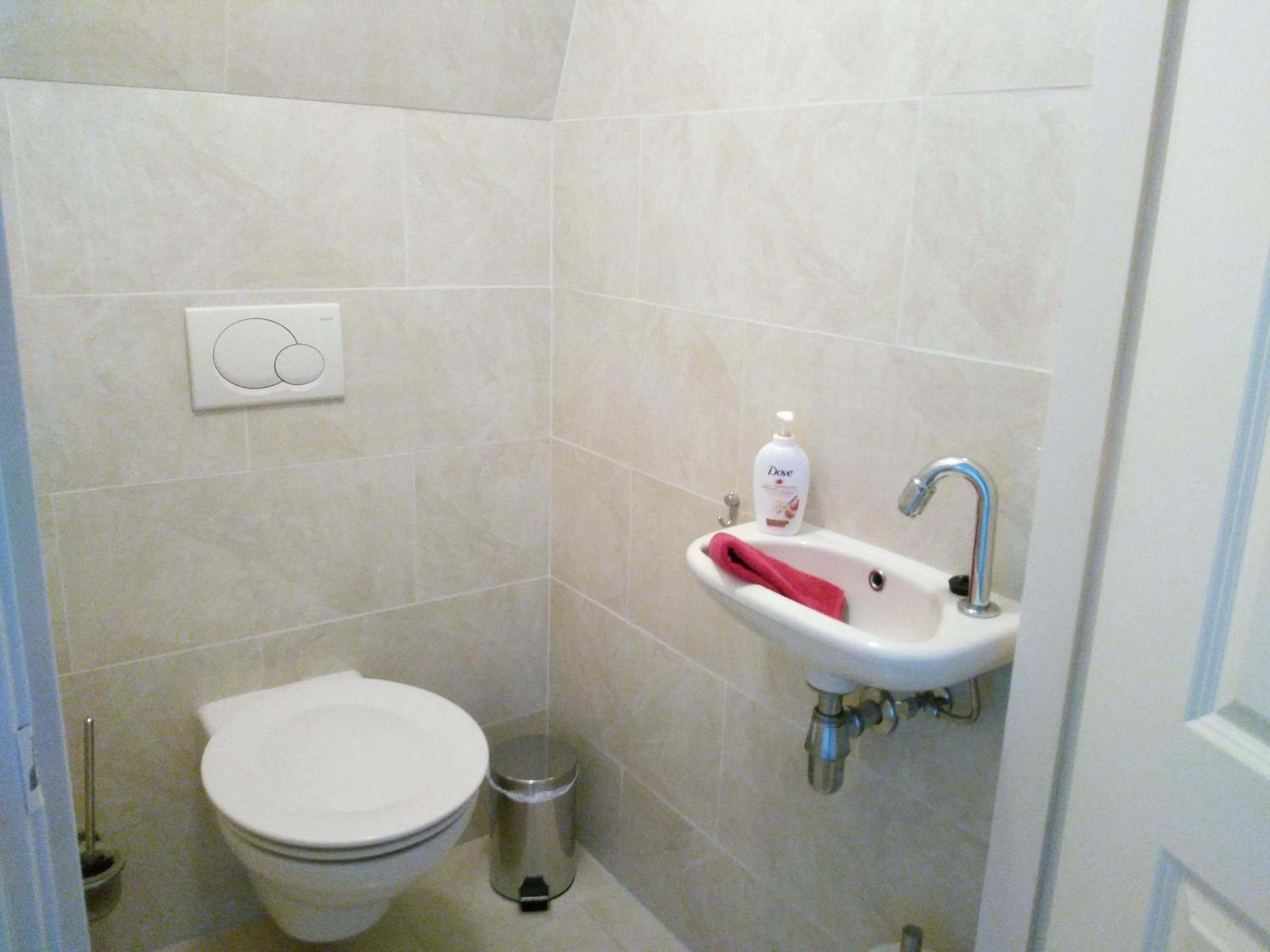 Large Twin Room - Photo 2