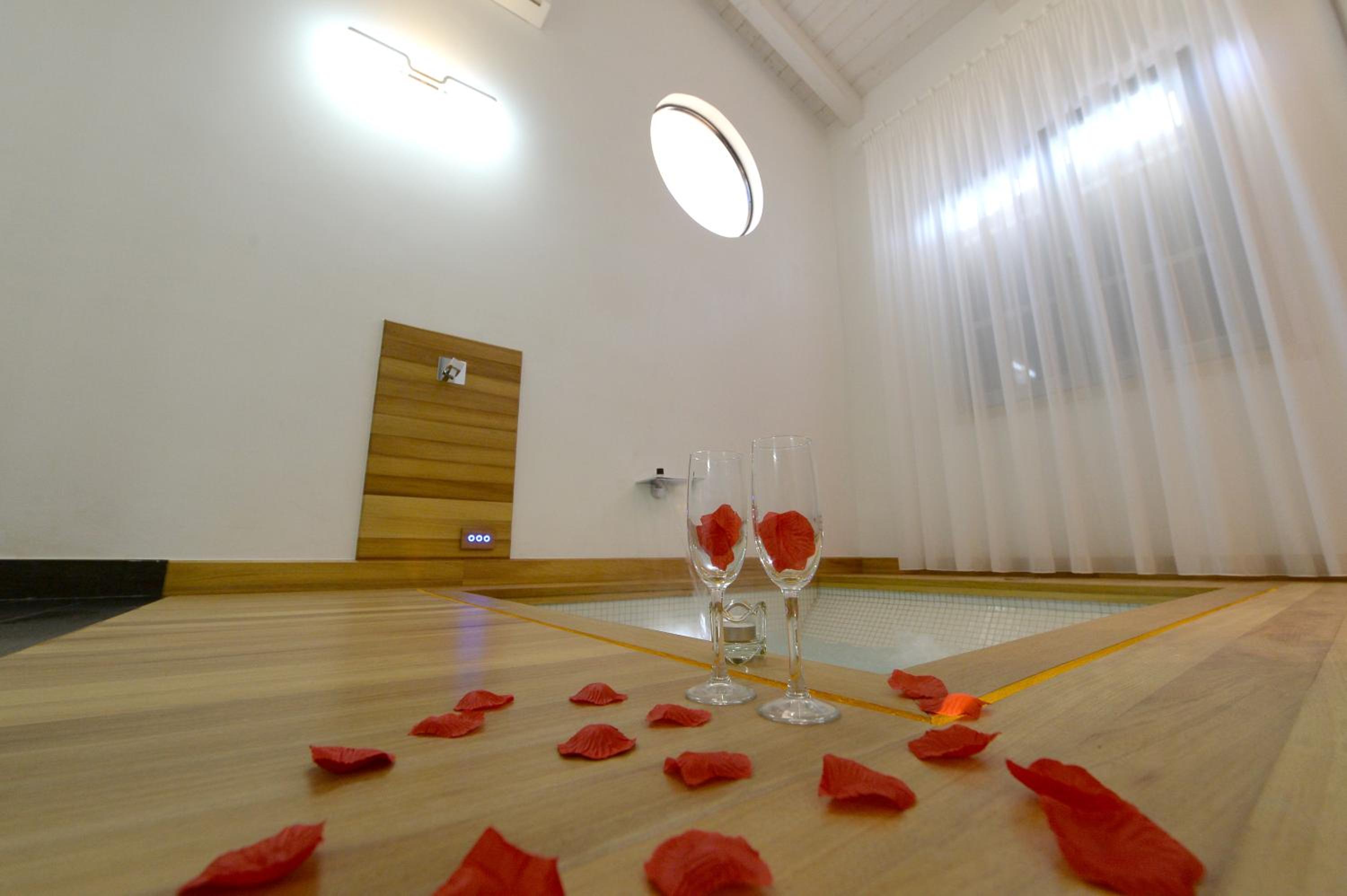 Suite with Spa Bath photo 3