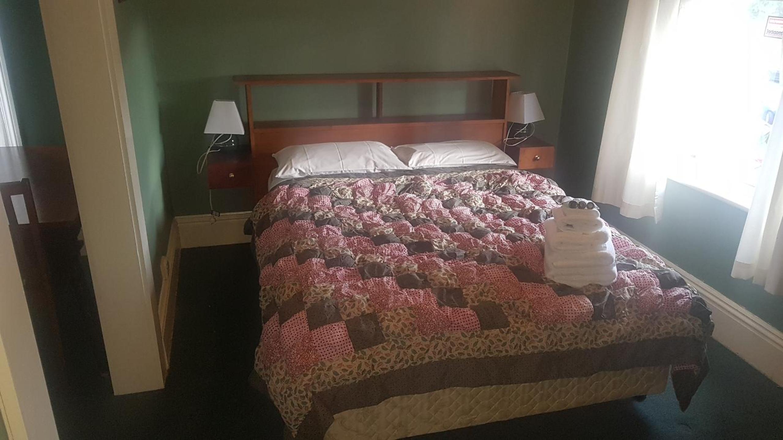 Budget Double Room photo 3