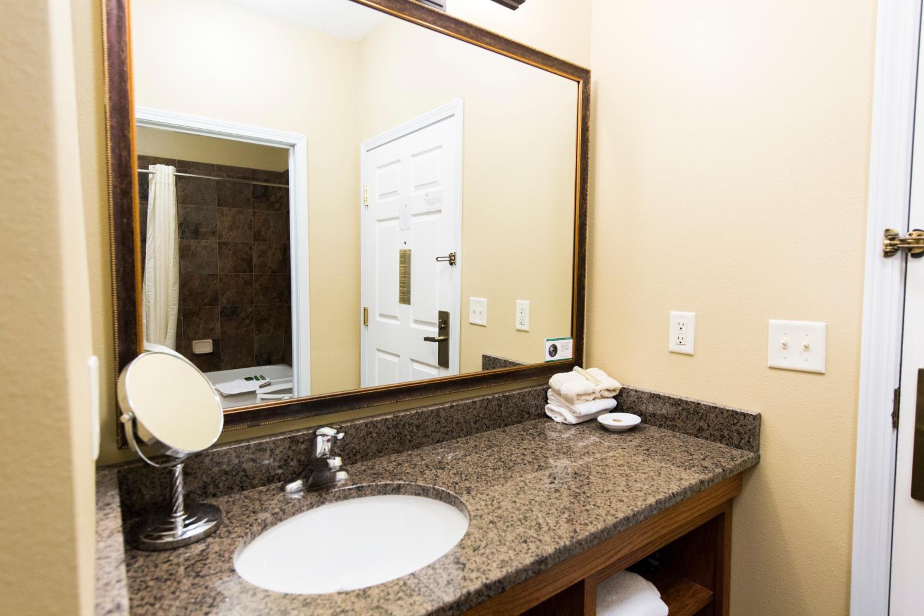 Suite with Lake View photo 3