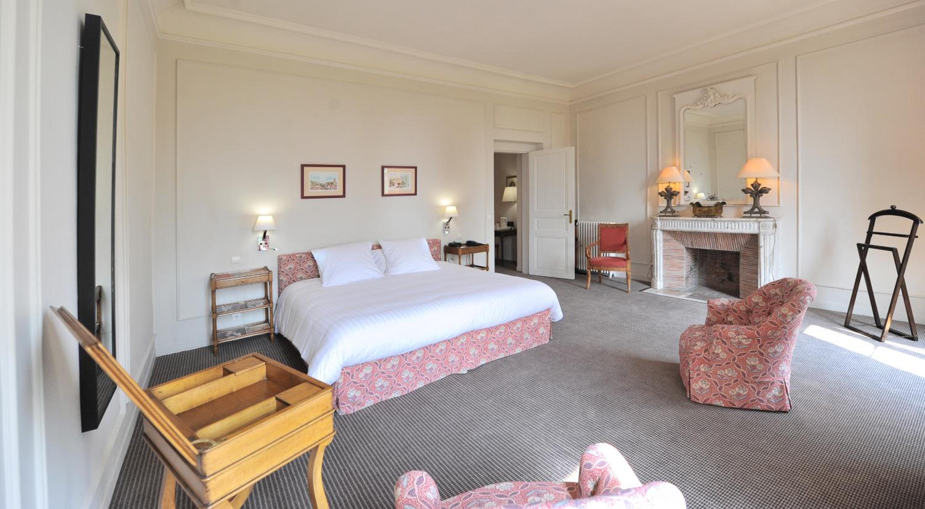 Suite with Spa Access photo 3