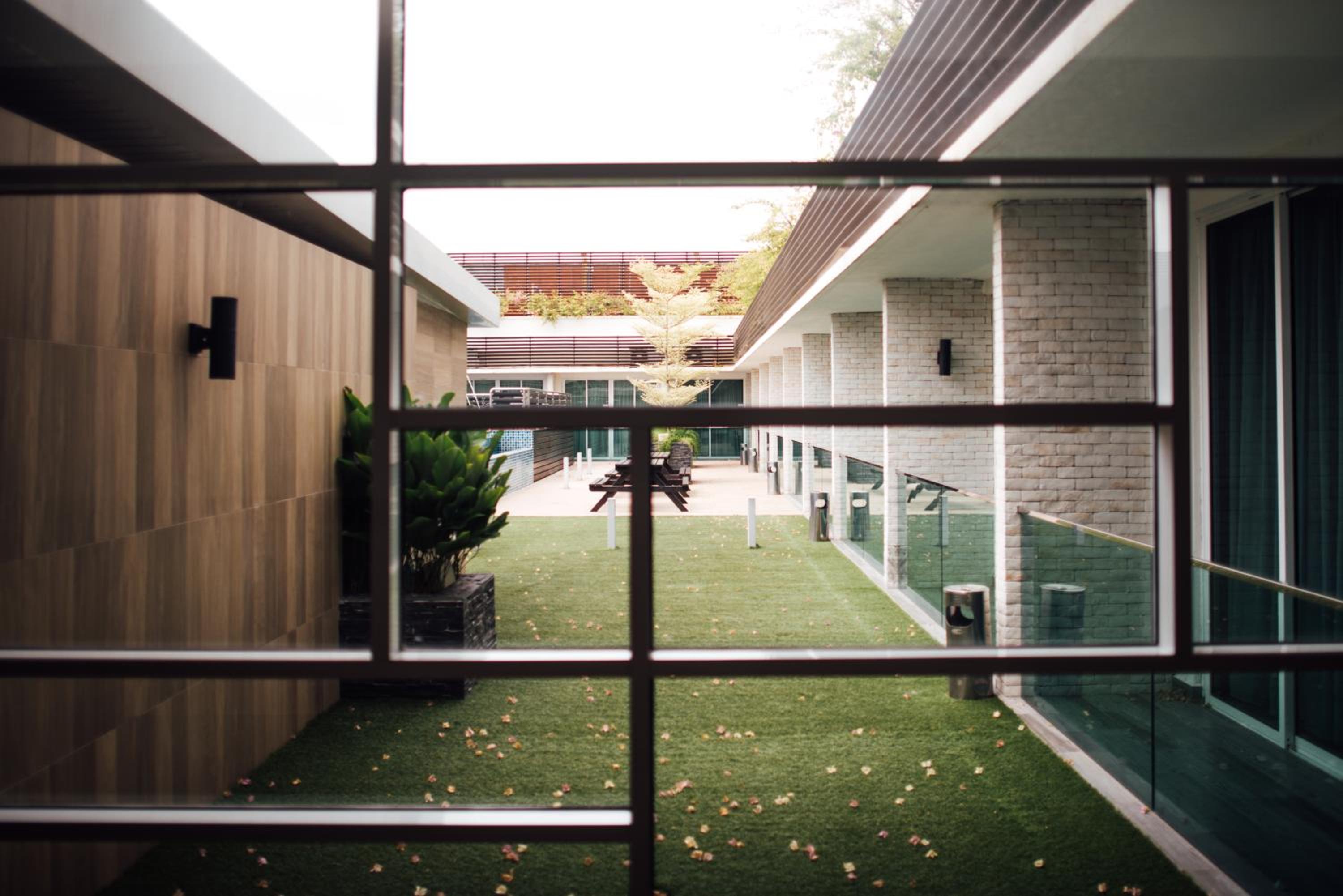Deluxe Twin Room with Pool View - Photo 6
