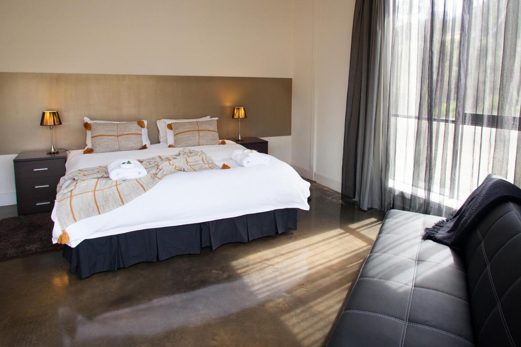 Deluxe King Suite photo 3