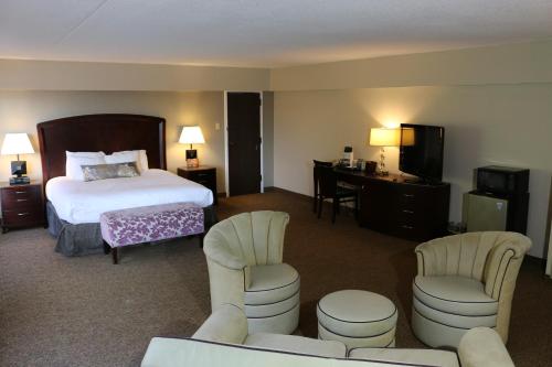 Superior King Suite photo 1