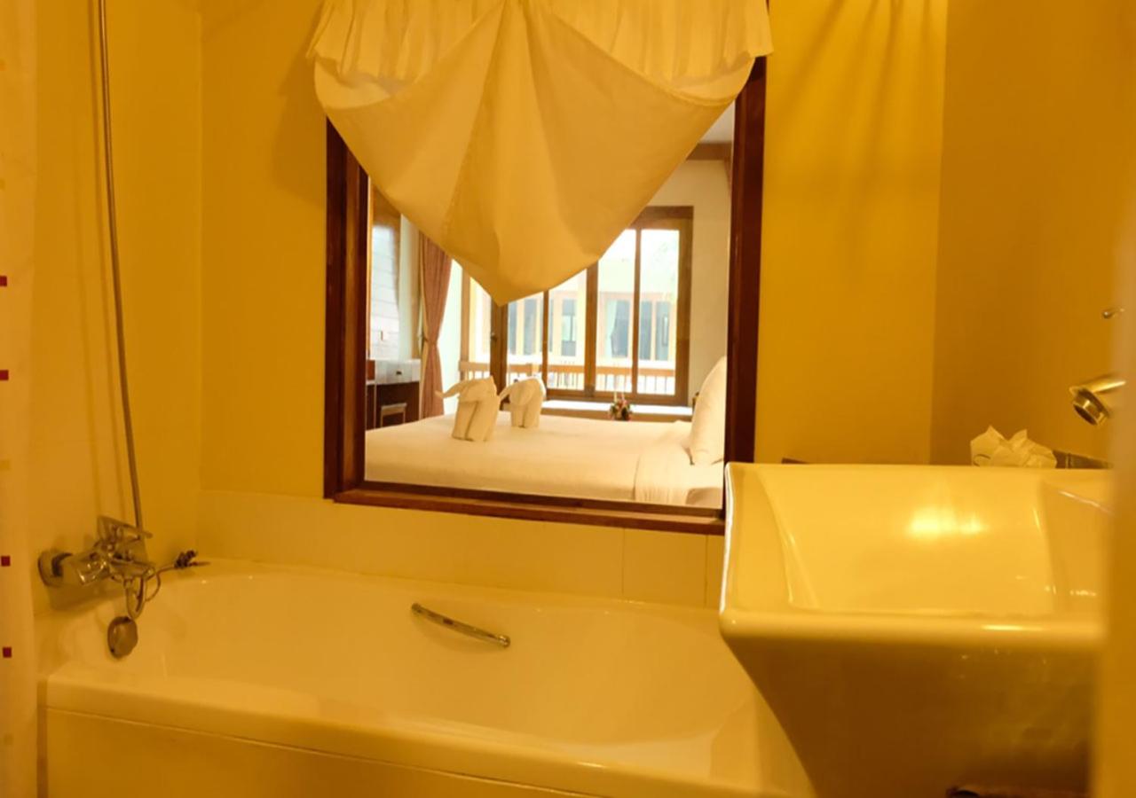 Deluxe Double Room - Photo 22
