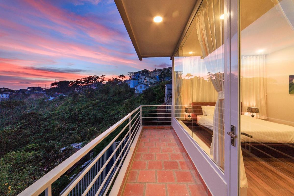 Deluxe Double Room with Balcony photo 1
