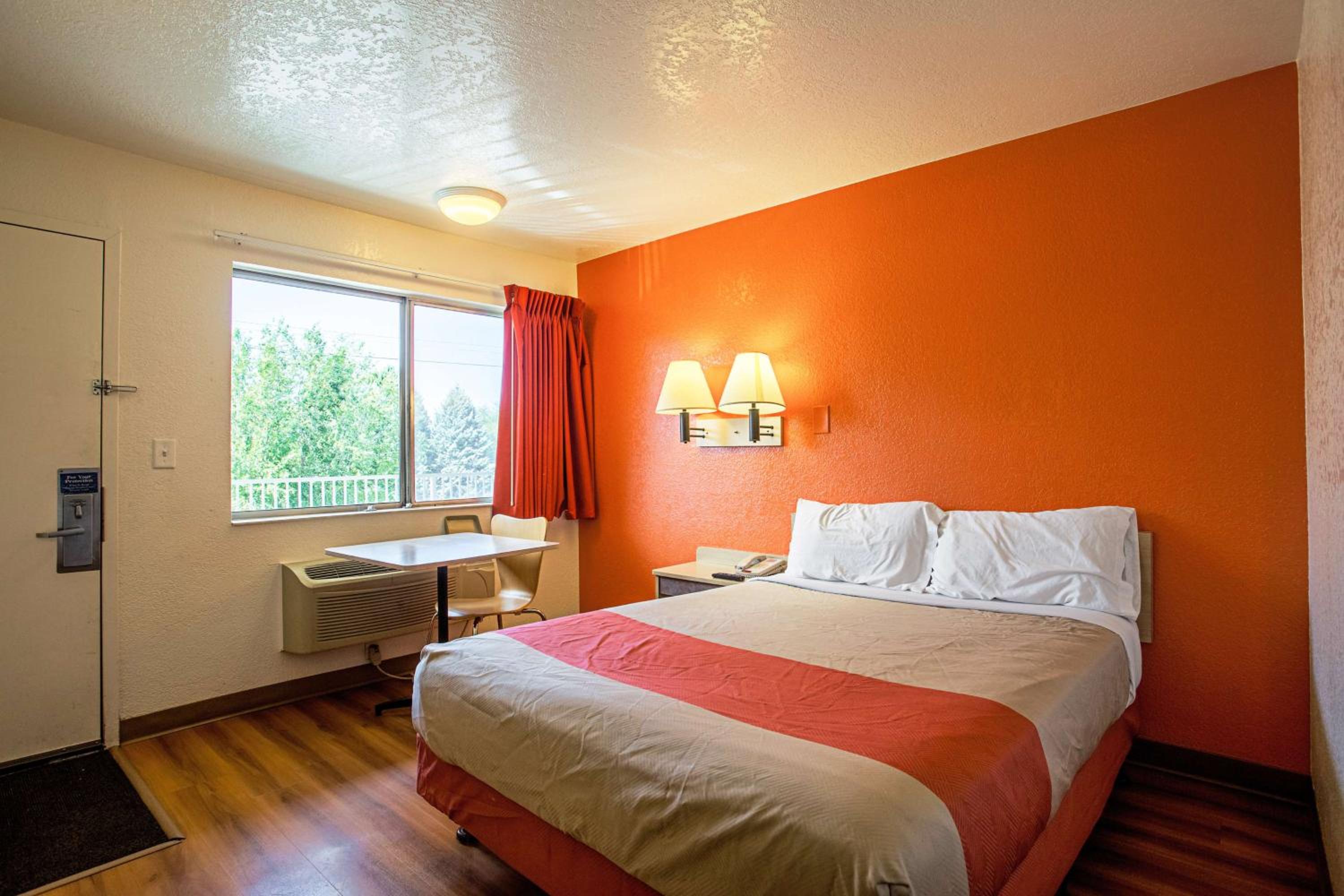 Double Room - Disability Access - Roll In Shower