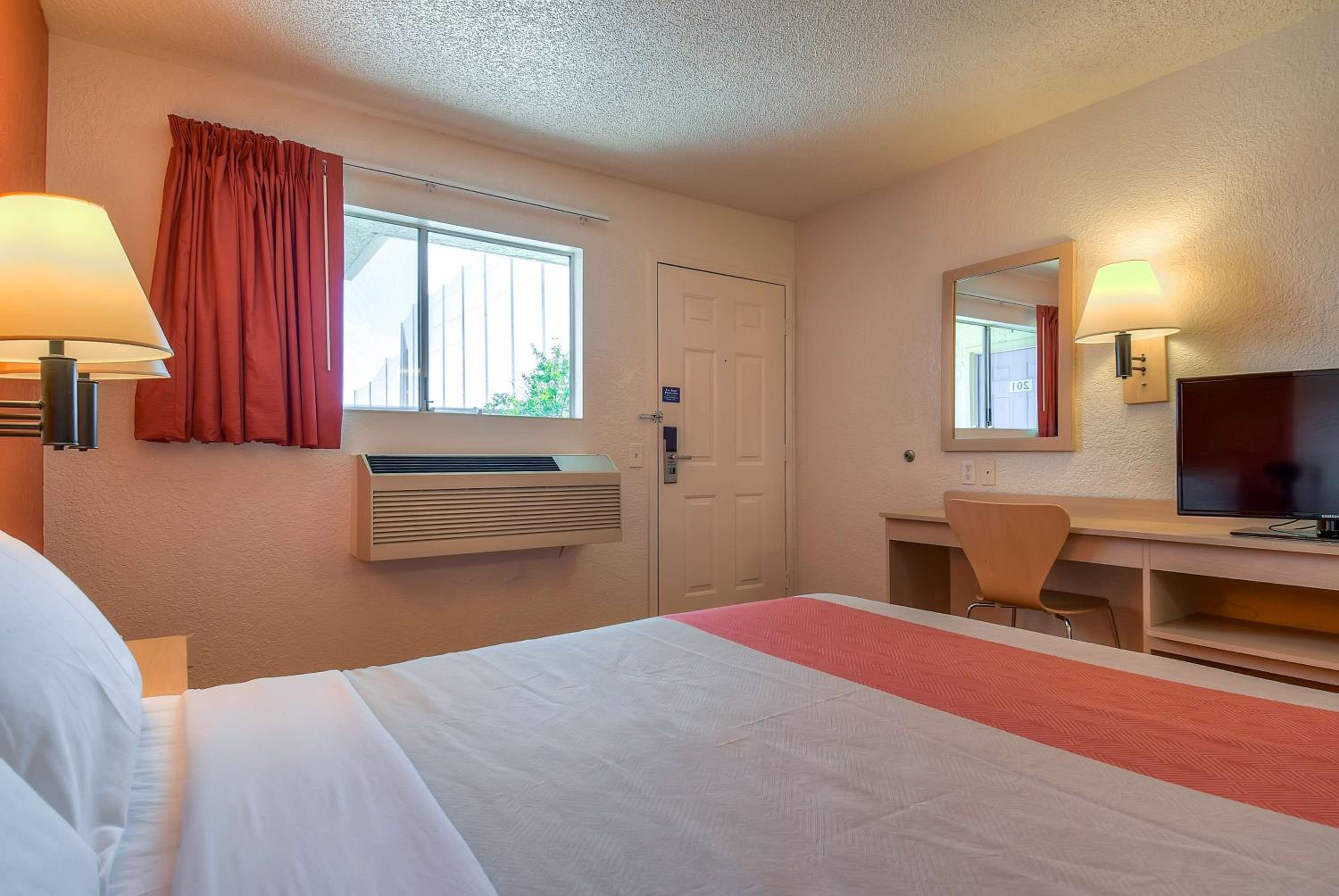 Deluxe Queen Room photo 2