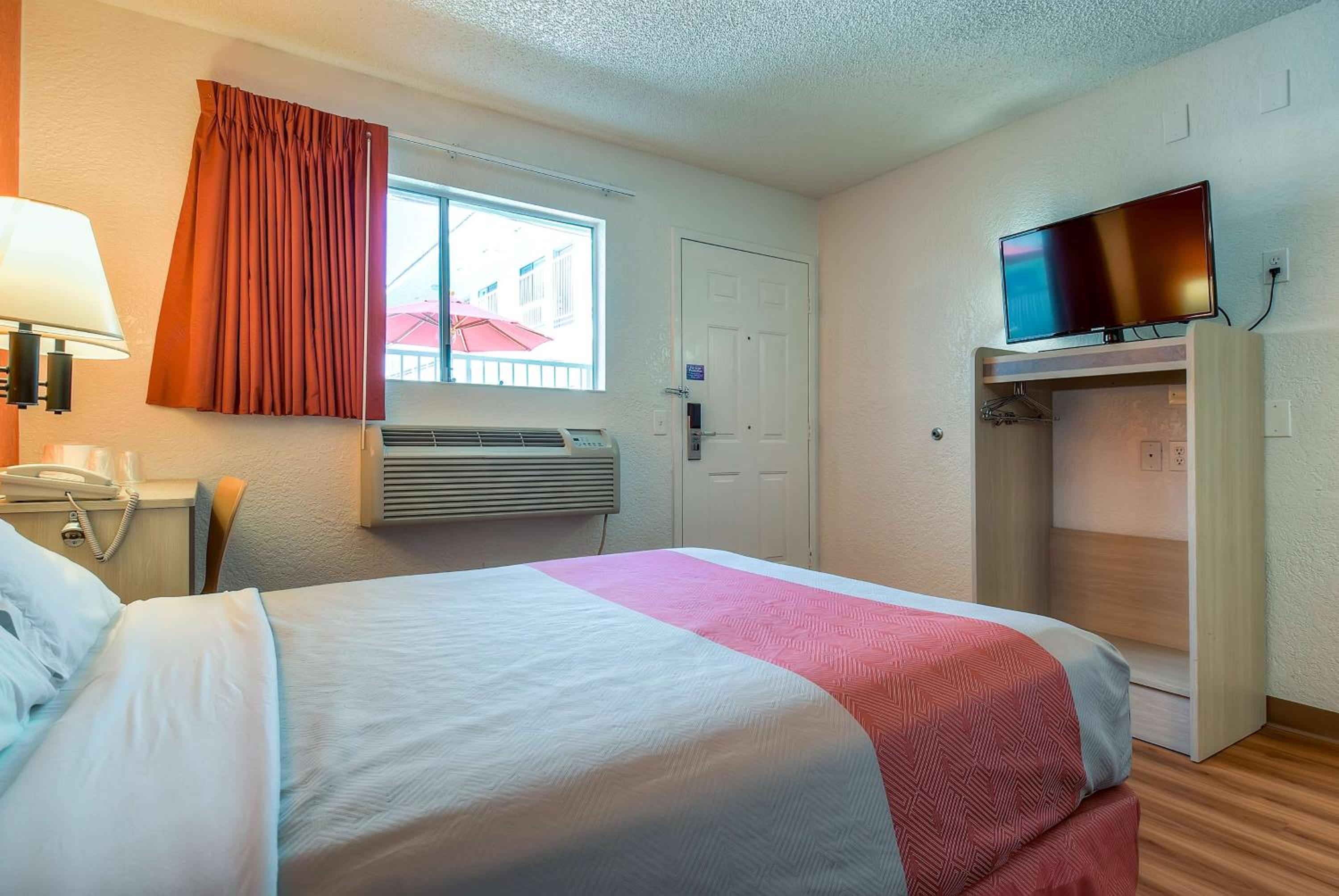 Deluxe Queen Room photo 3