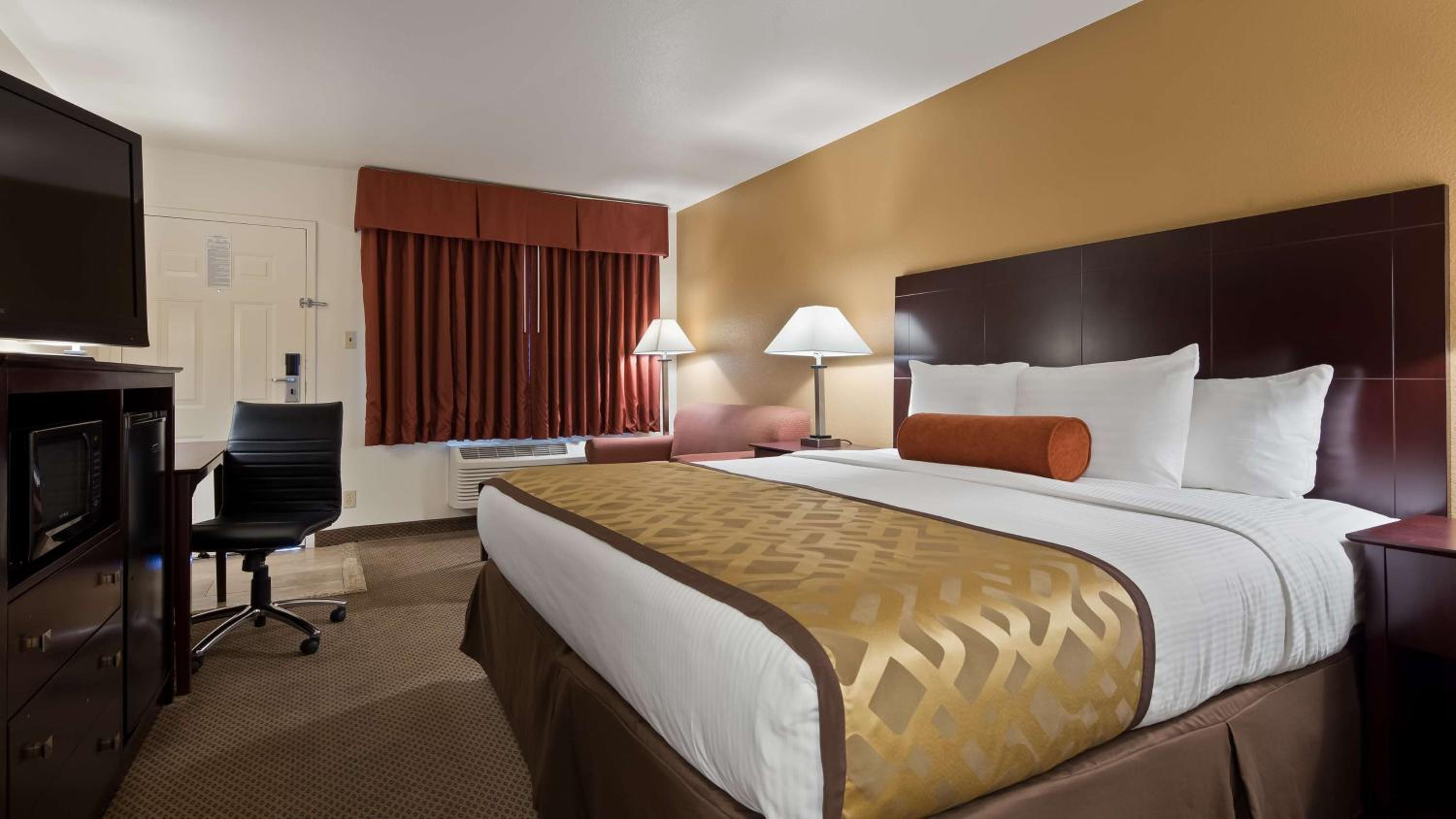 King Room - Non-Smoking - Photo 3