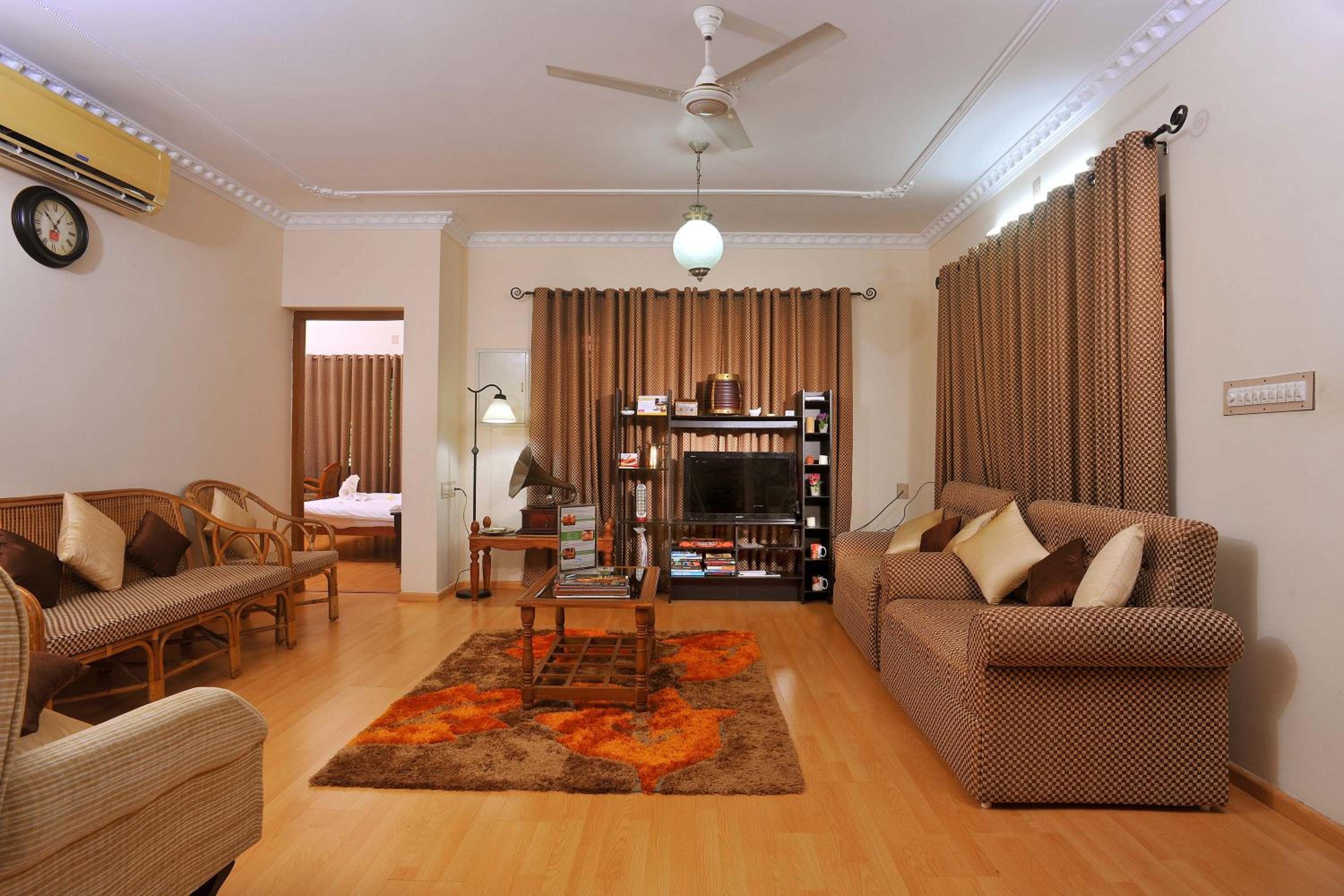 Executive Suite - Photo 1