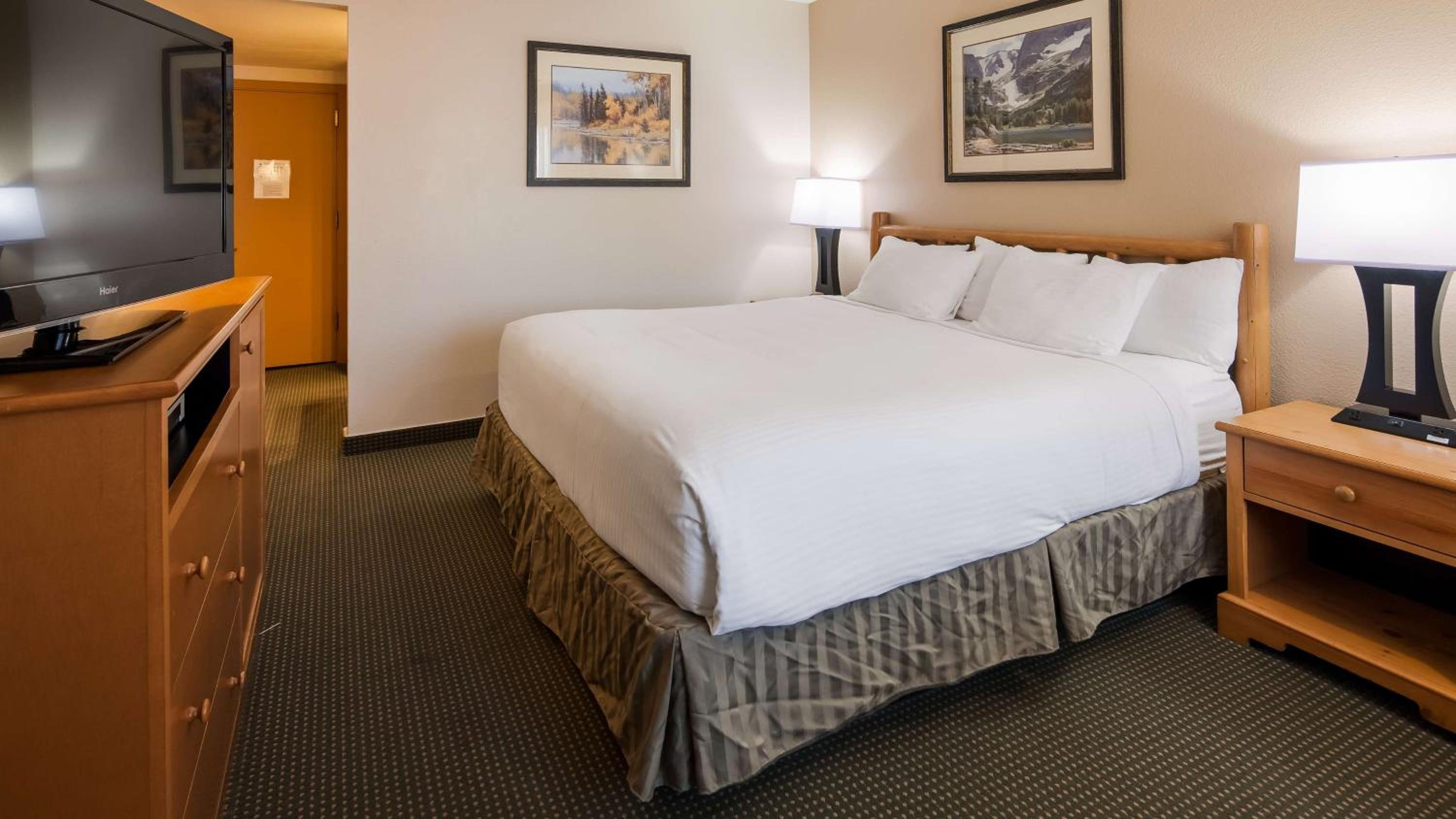 King Room with Roll-in Shower - Disability Access/Non-Smoking - Photo 1