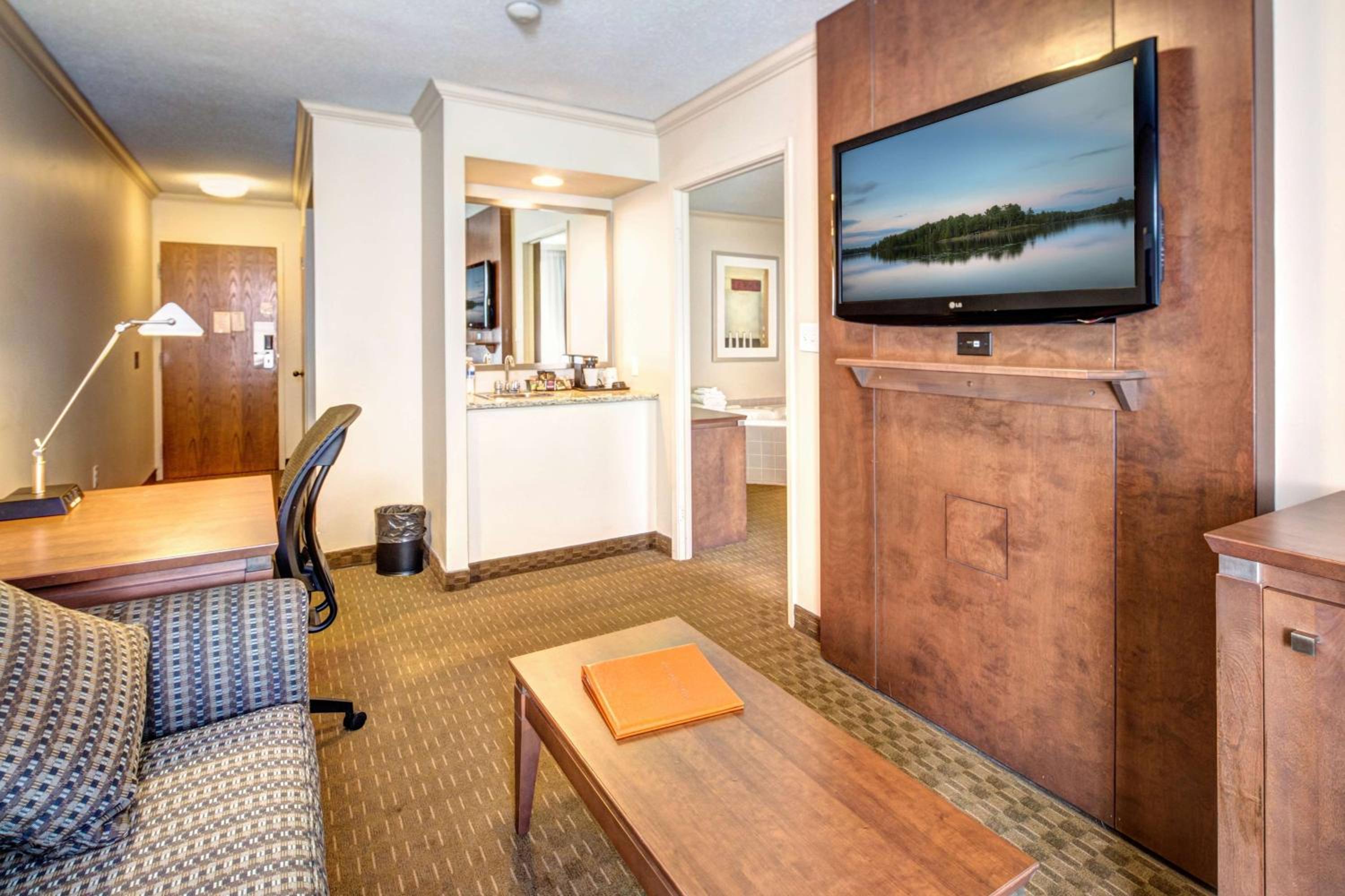 King Suite with Spa Bath - Non Smoking - Photo 2