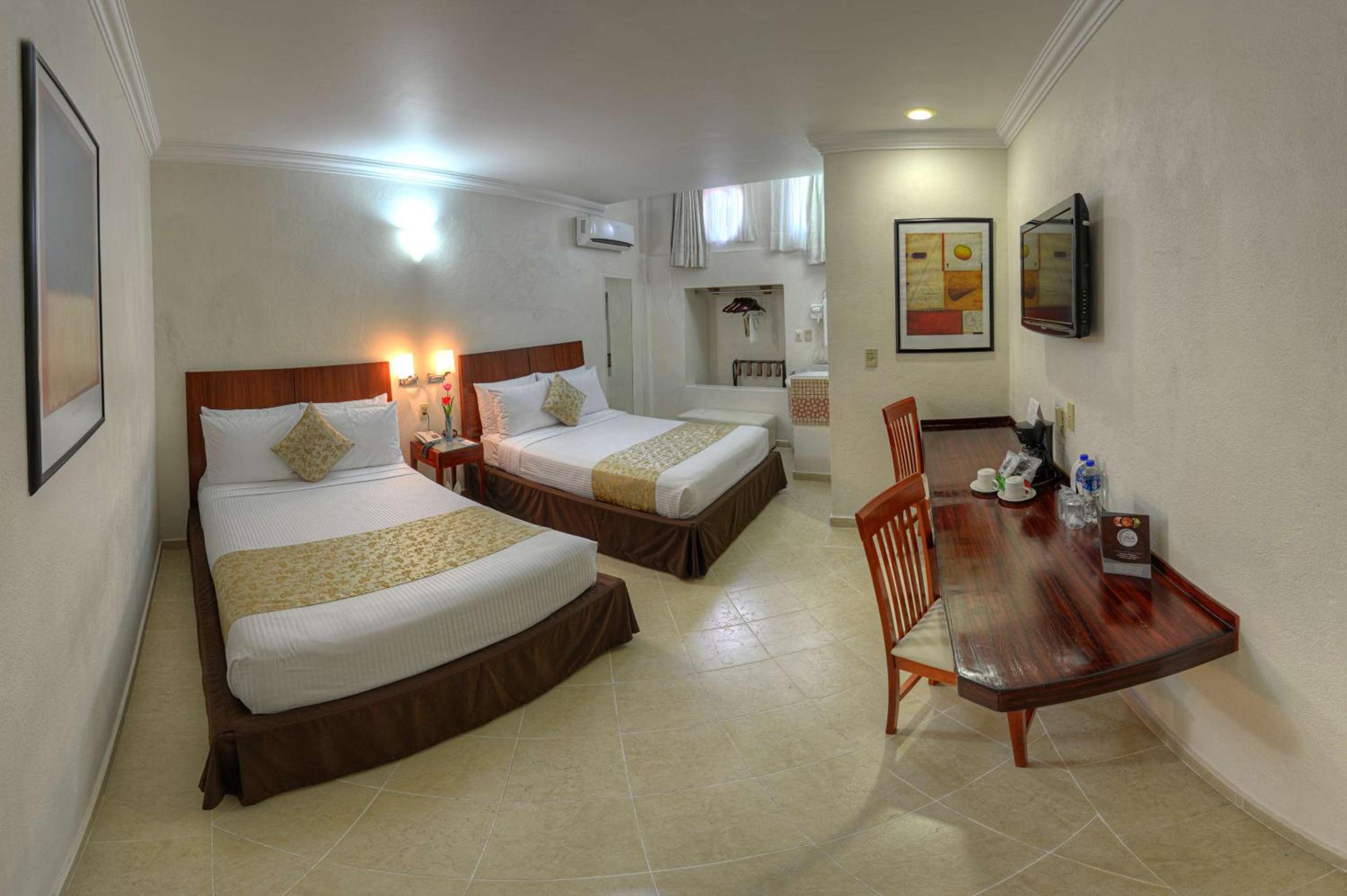 Double Room with Two Double Beds - Non-Smoking photo 3