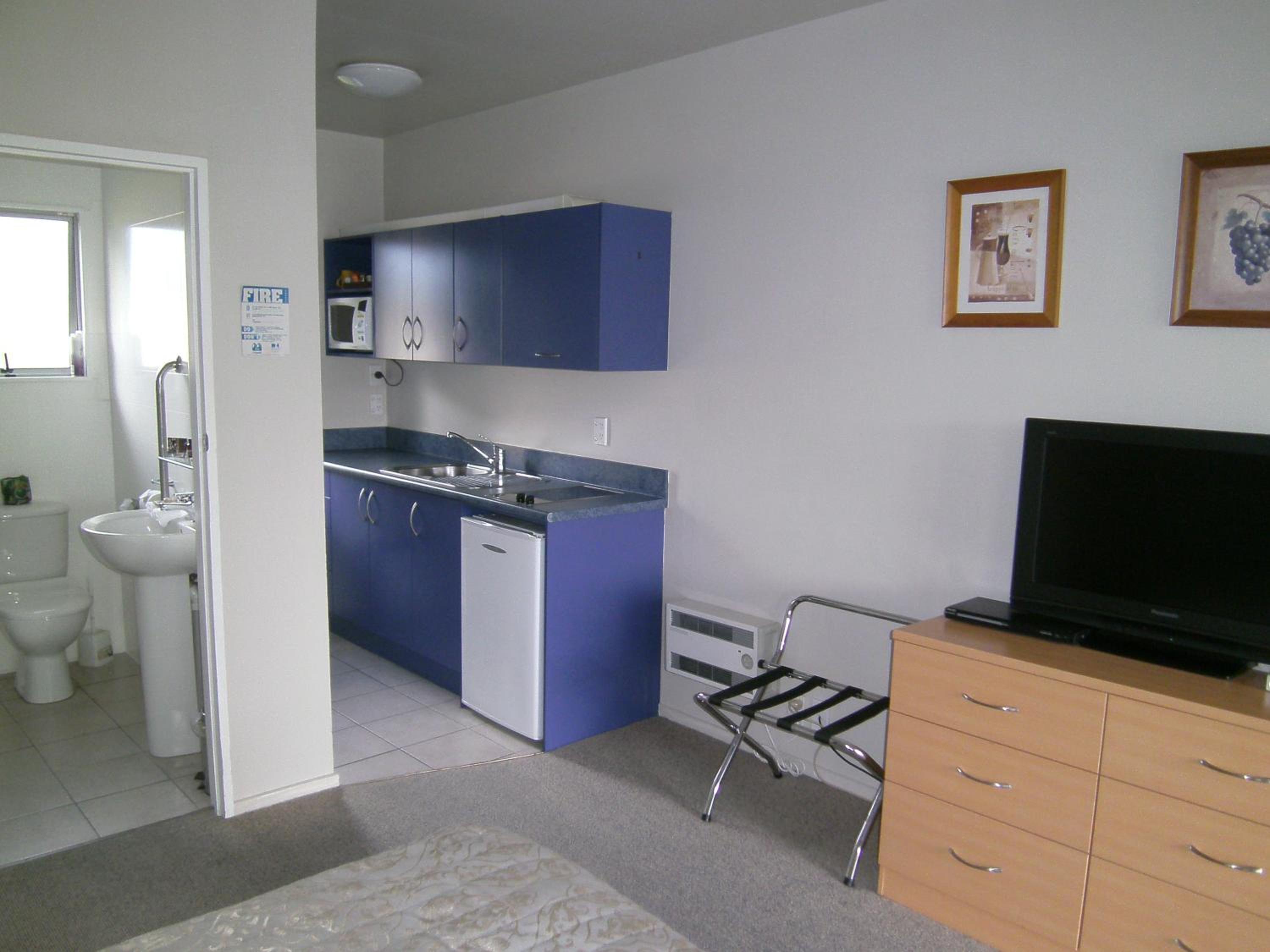 Studio with Hot Tub - Photo 2
