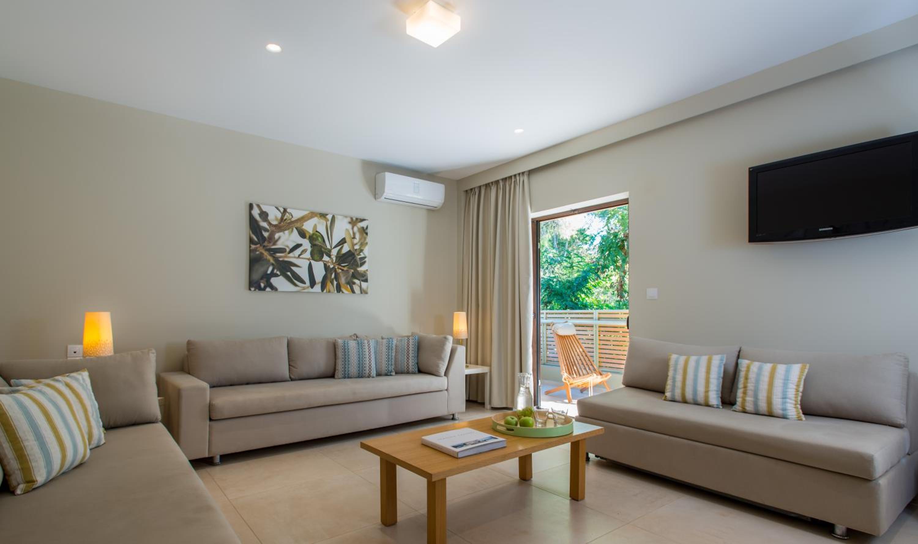 Suite With Balcony (Cabana Sky Superior) photo 2