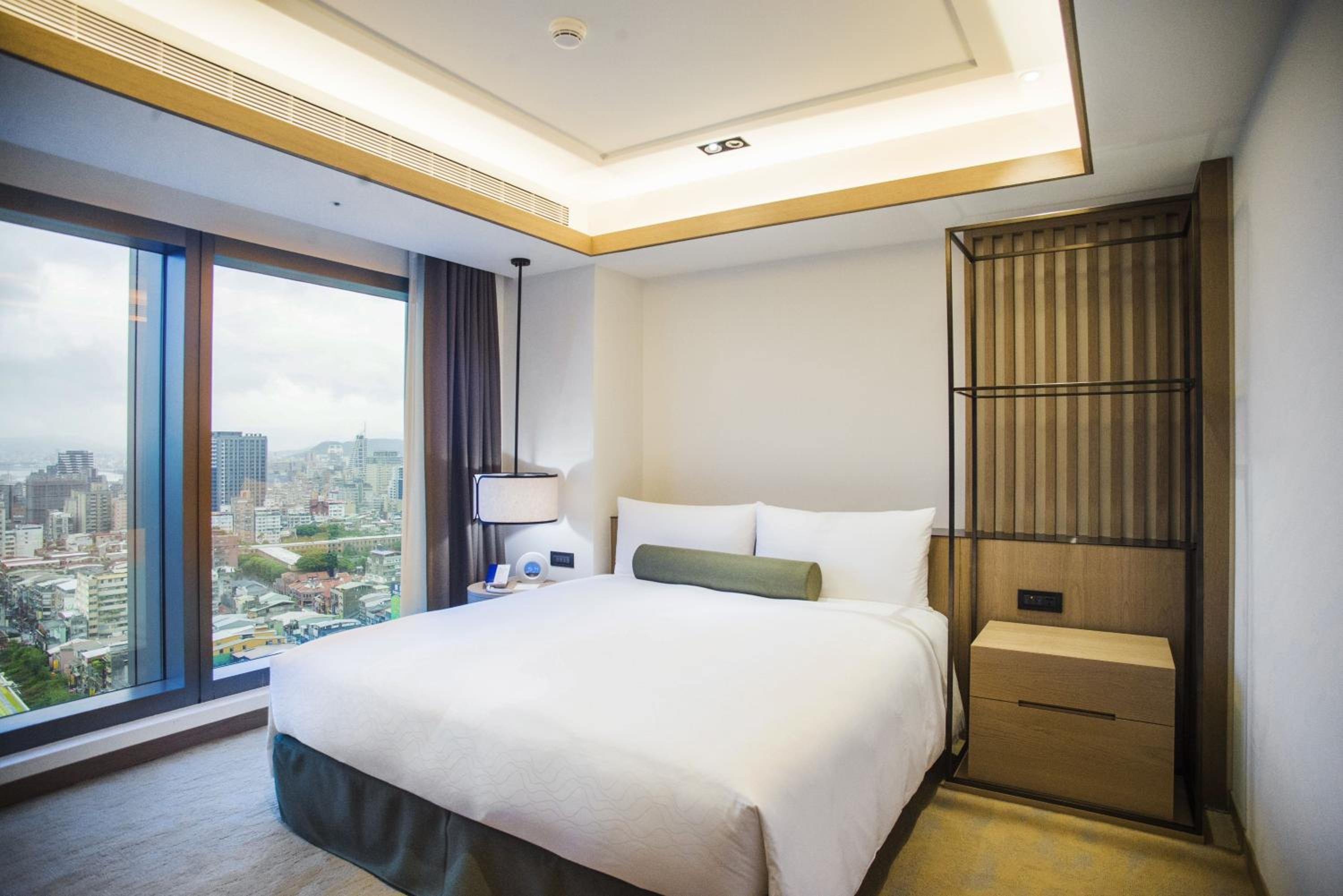 Deluxe Suite - Photo 1