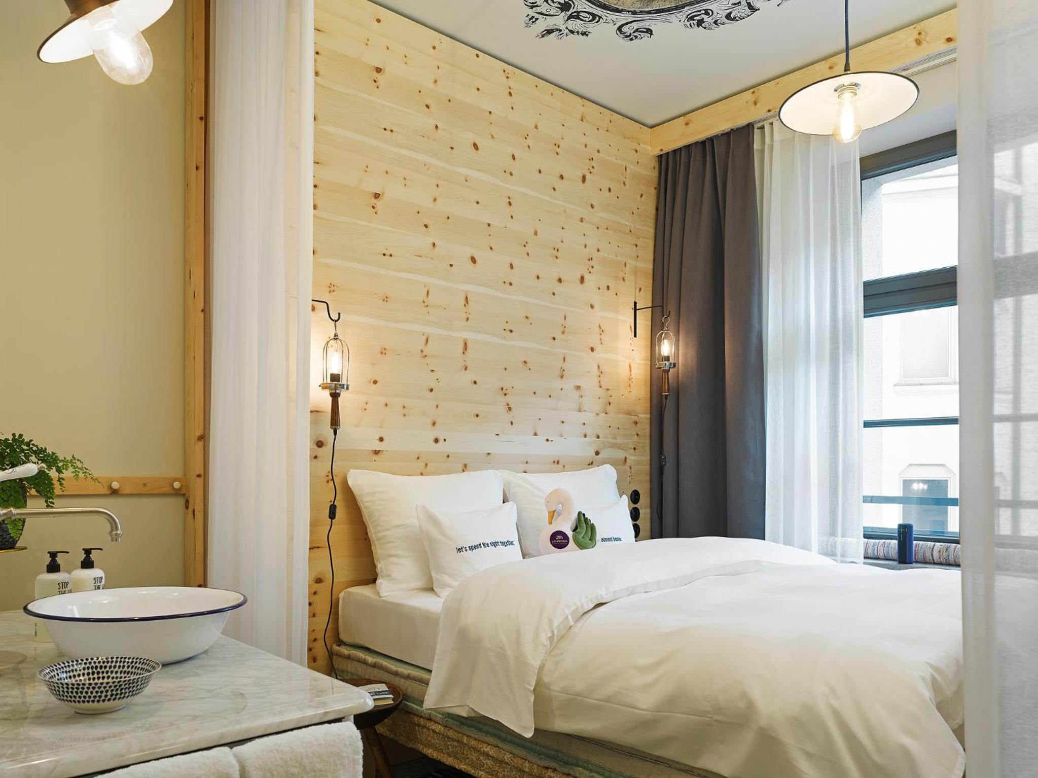 Medium Room