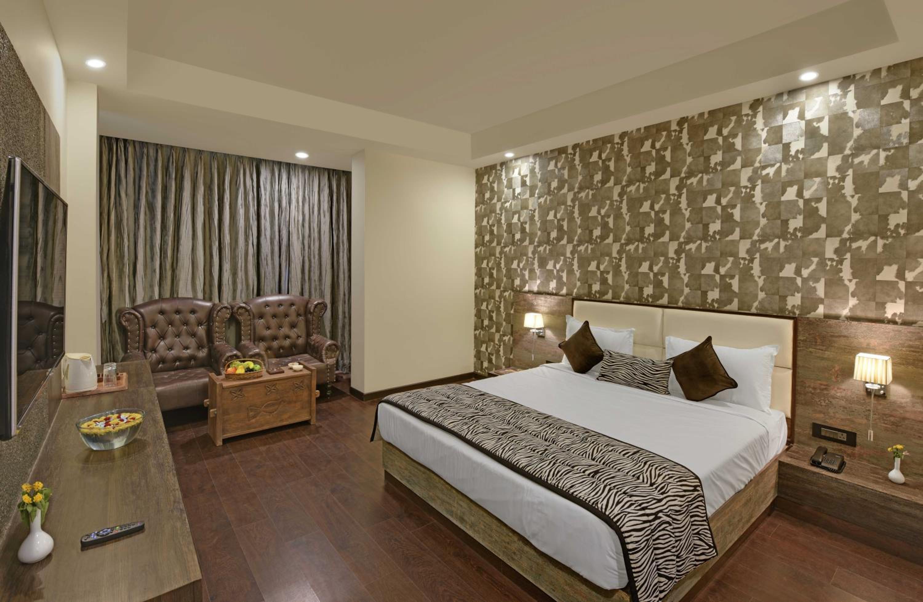Deluxe Room - 20% off on F&B, Laundry and Spa, Happy Hours from 11AM to 8 PM