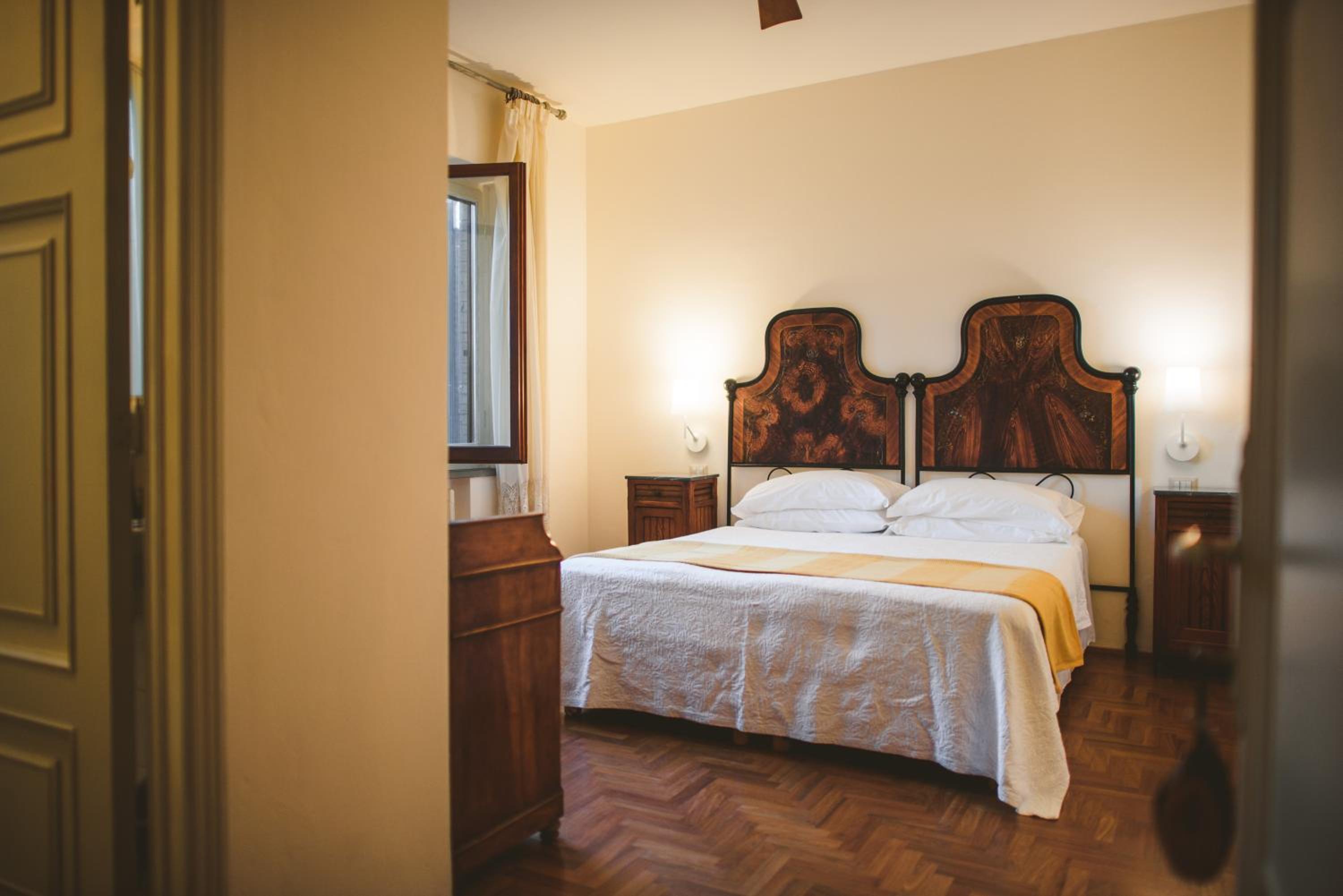 Double Room - Photo 11