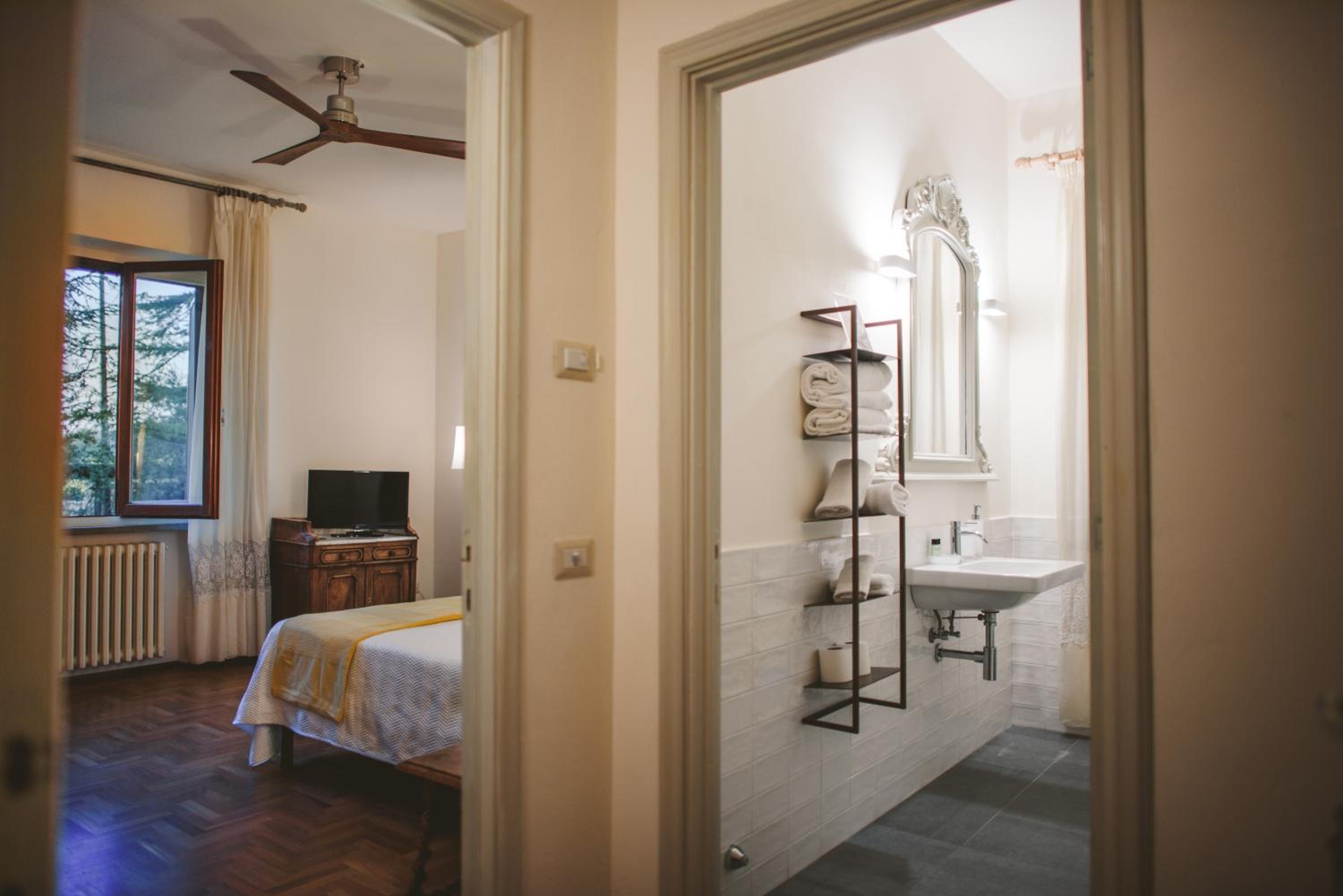 Double Room - Photo 12