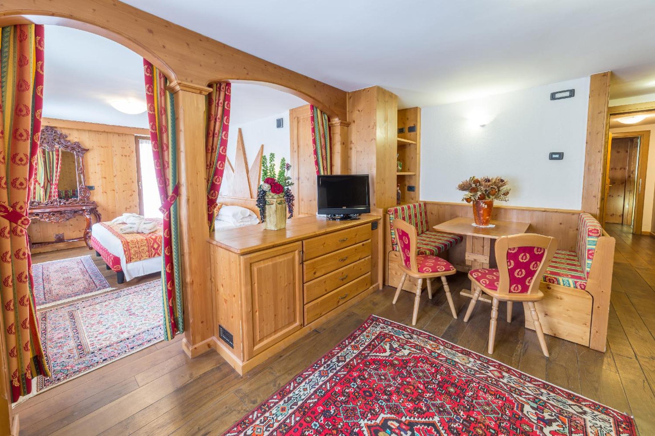 Deluxe Junior Suite photo 3