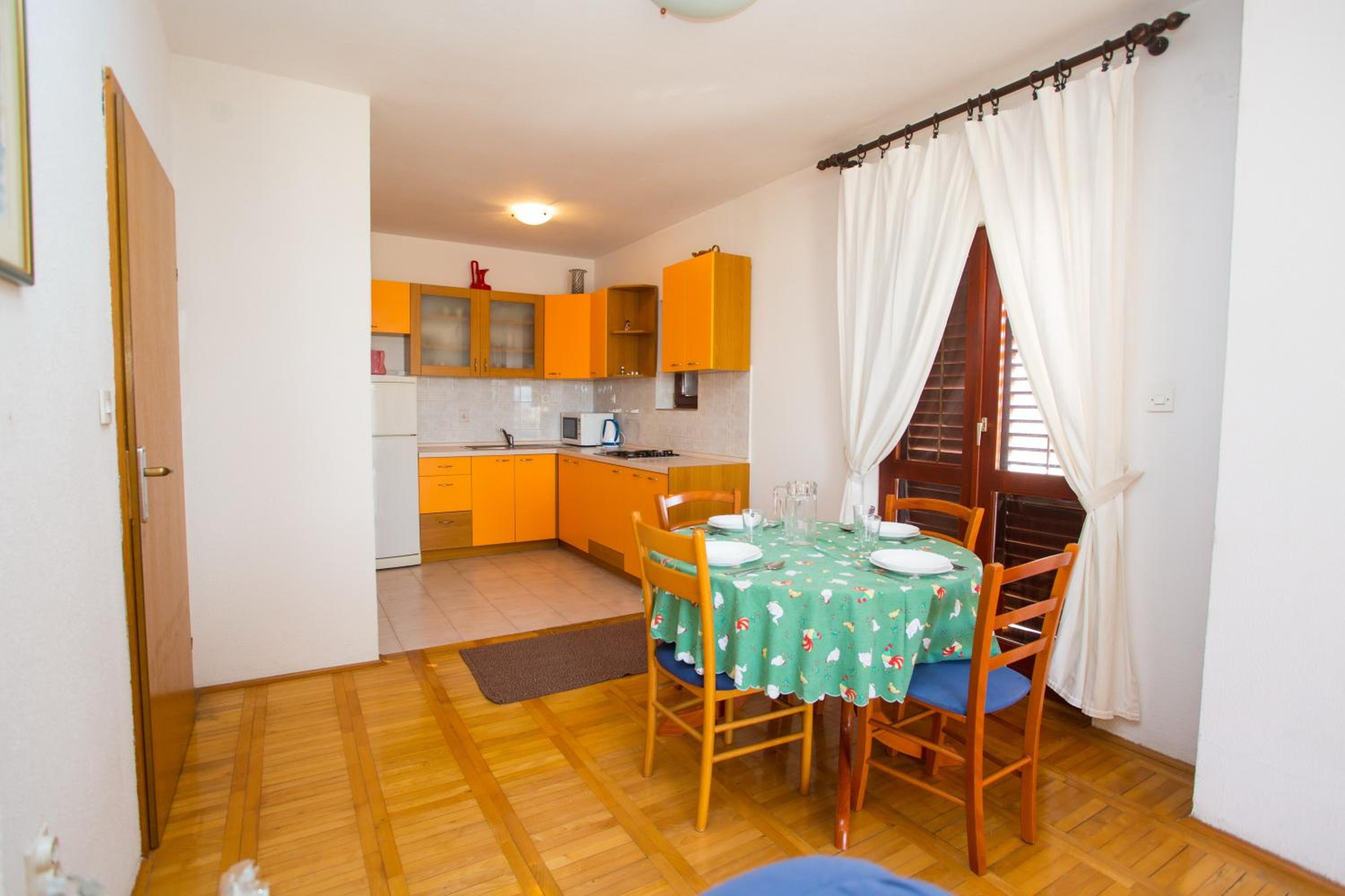 Apartment photo 2