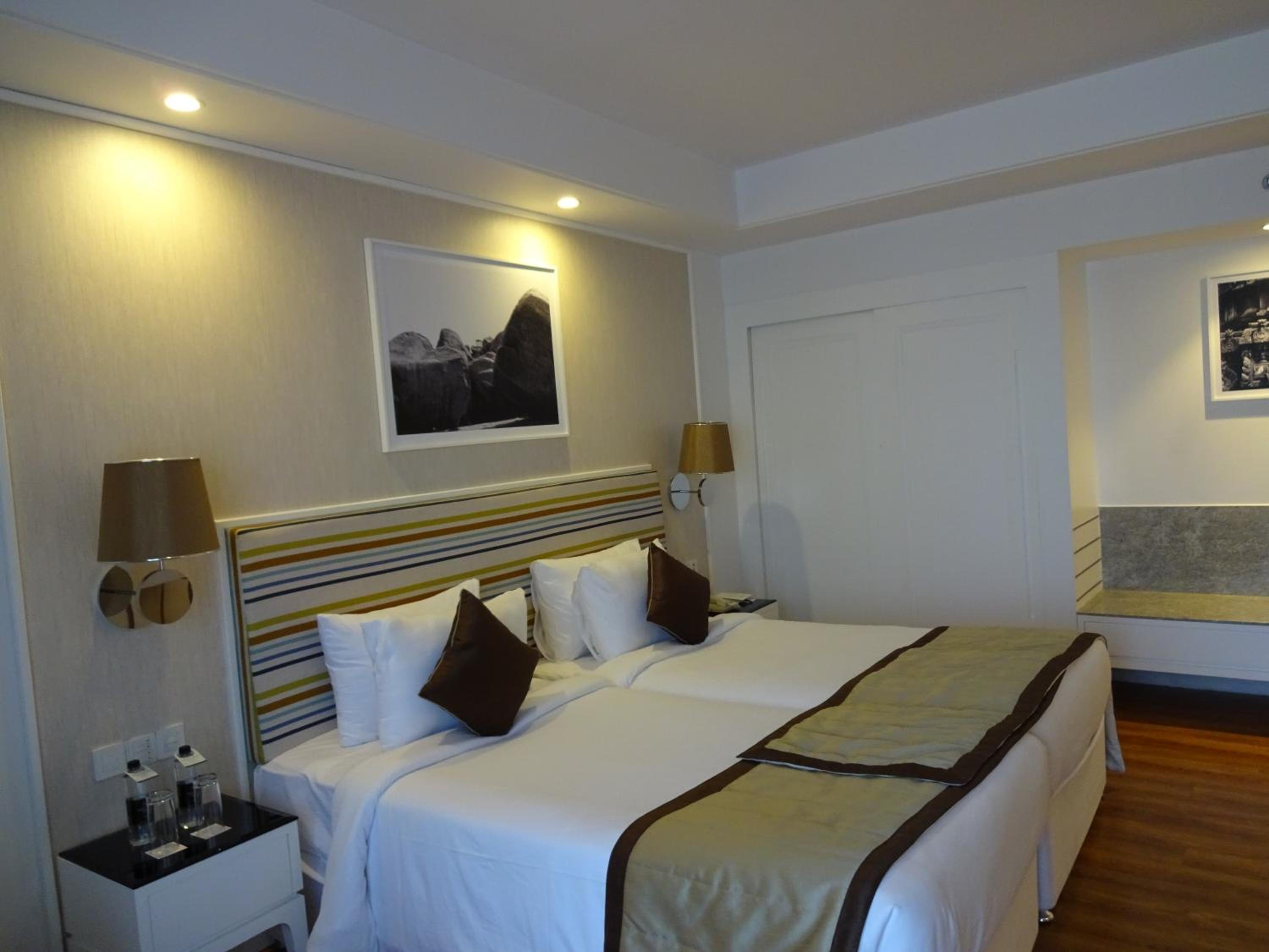 Winter Green Premium King Bed